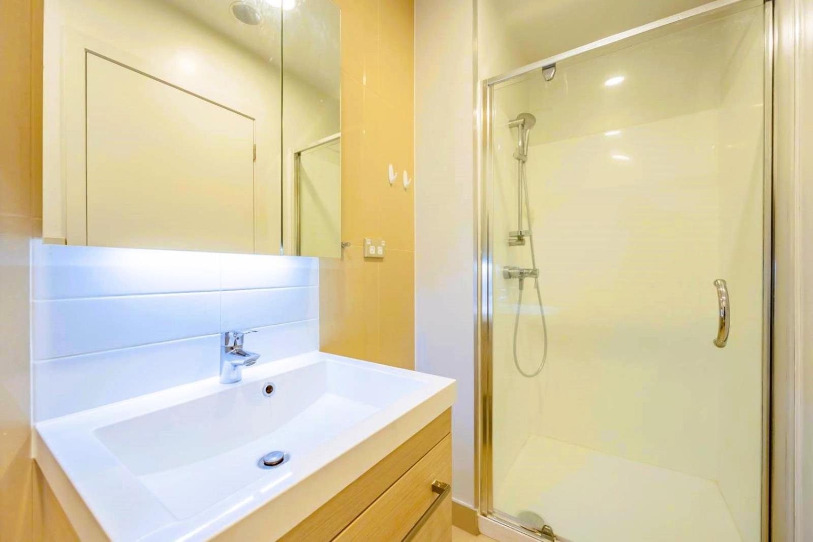 Spectacular Cbd Views Apartment Auckland