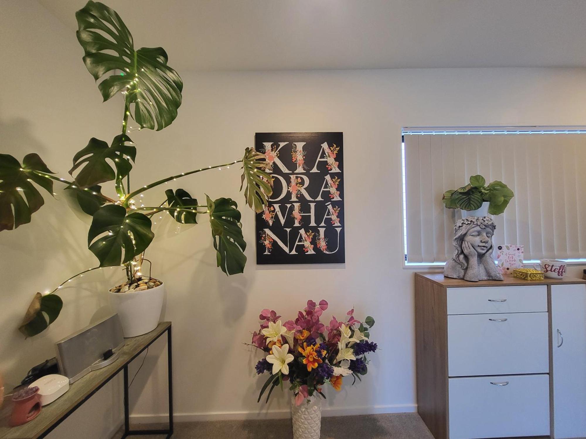 Bright & Spacious Budget Friendly In West Perfect For Solo Or Couple Travellers Homestay