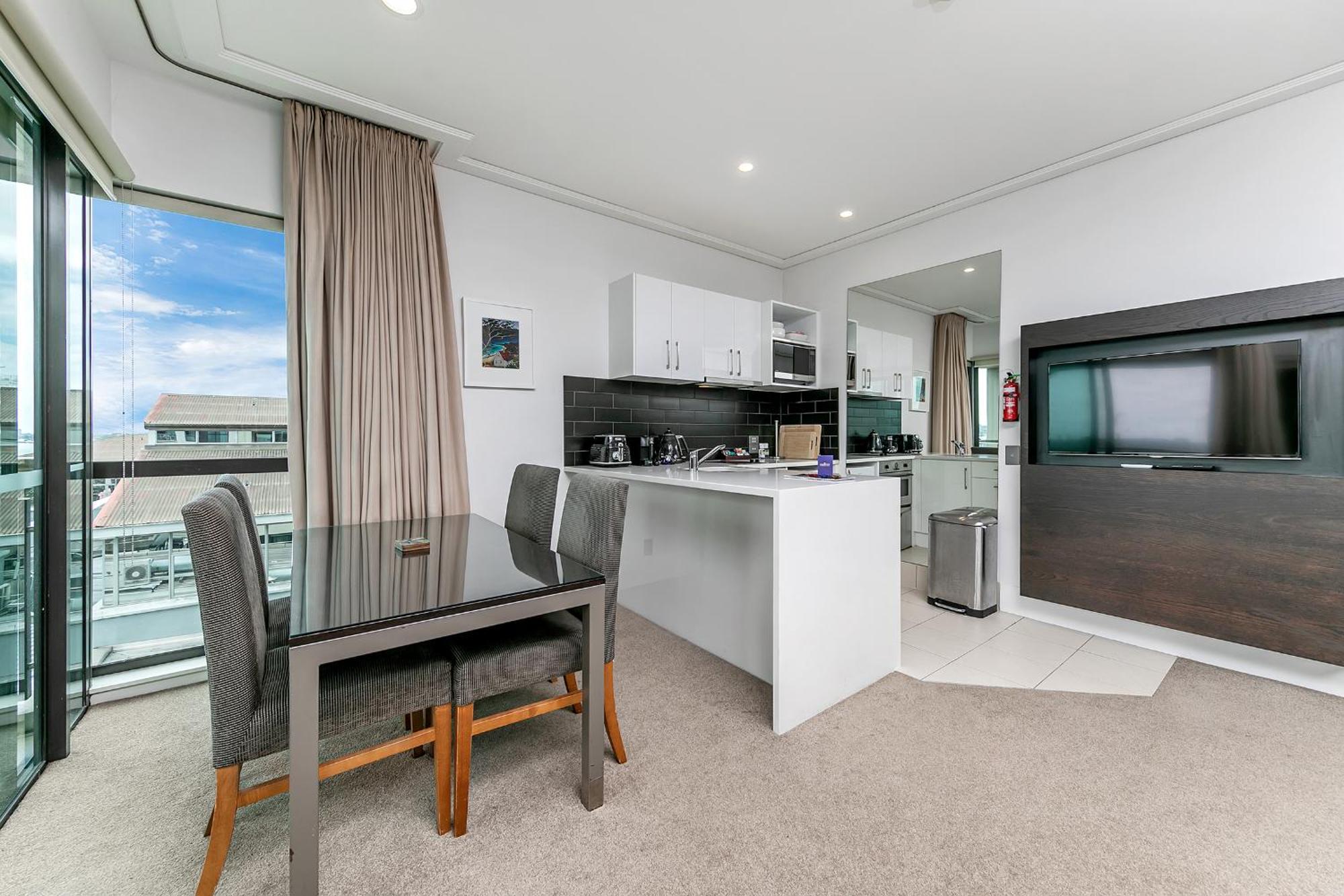Sensational Sun Sets In The Heart Of The Viaduct Apartment Auckland