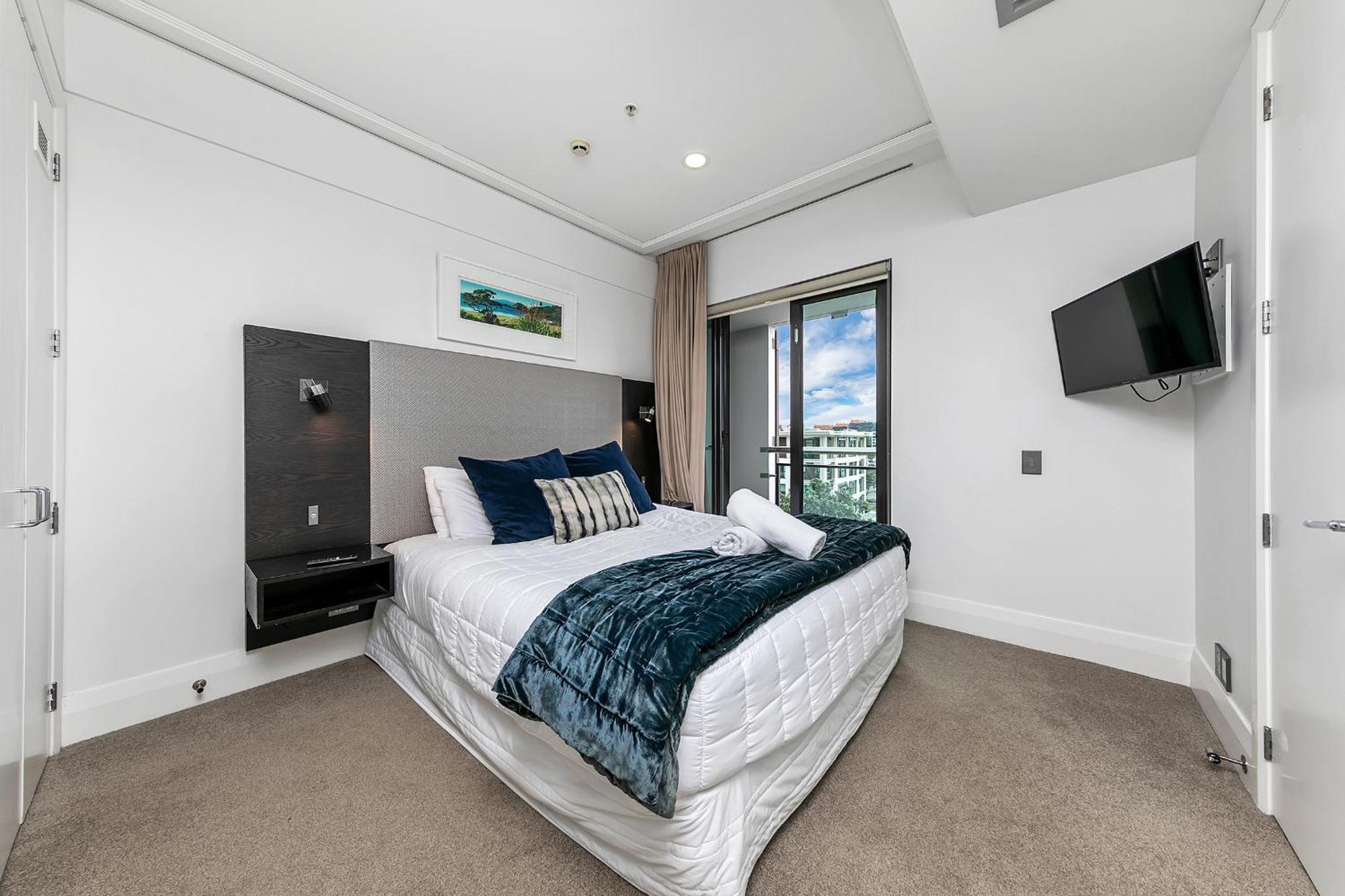 Sensational Sun Sets In The Heart Of The Viaduct Apartment Auckland