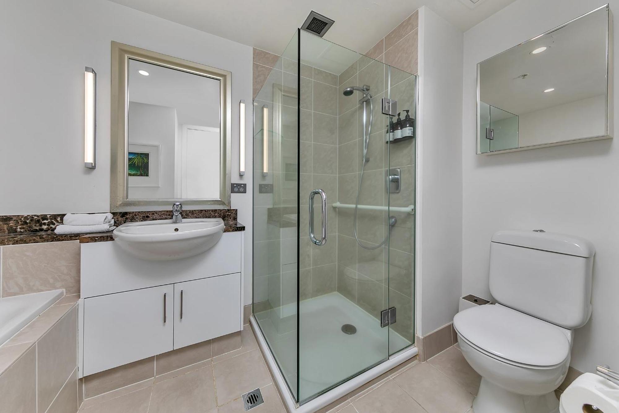 Sensational Sun Sets In The Heart Of The Viaduct Apartment Auckland