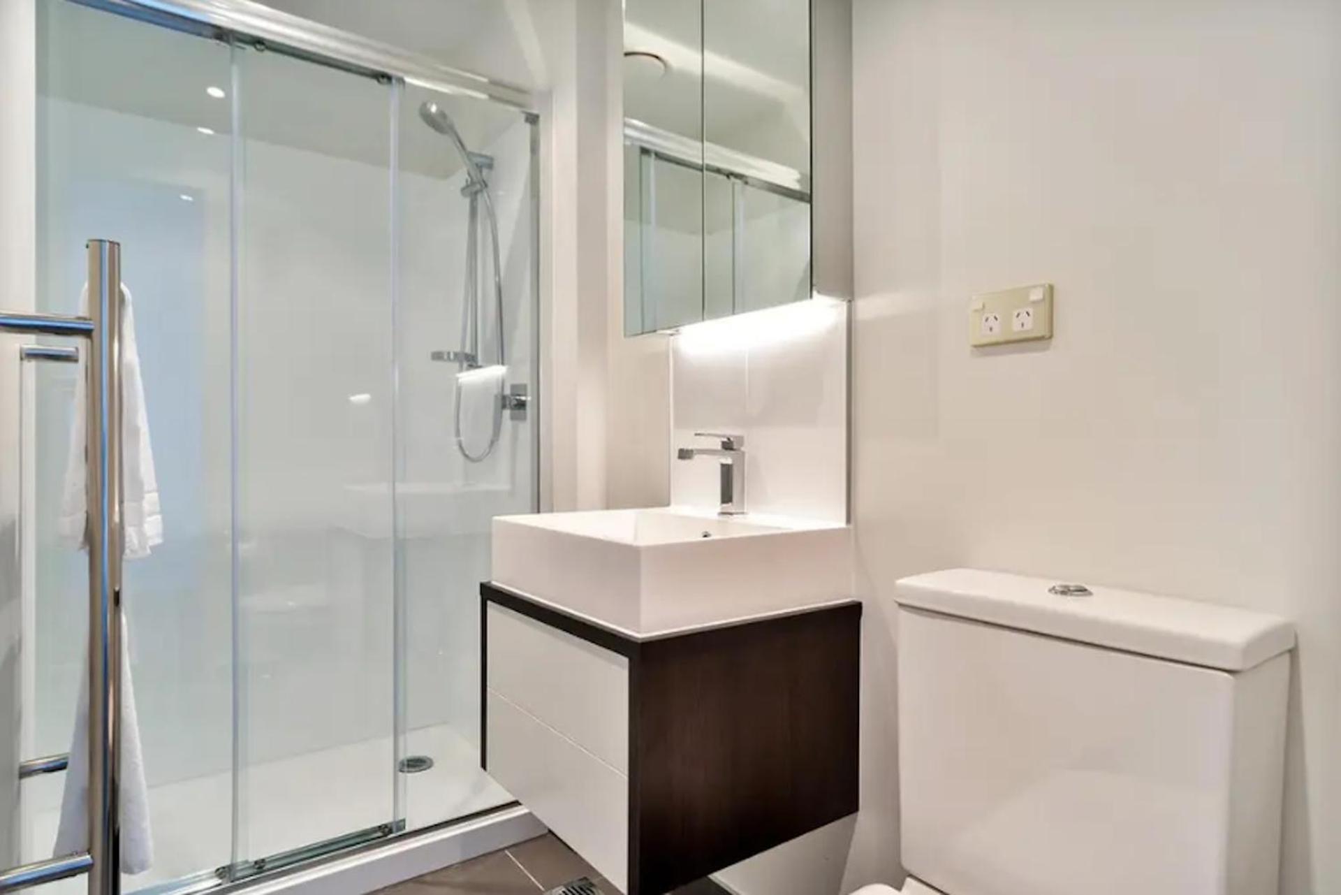Amazing Skytower View 2 Bedroom 2 Bathroom Apartment