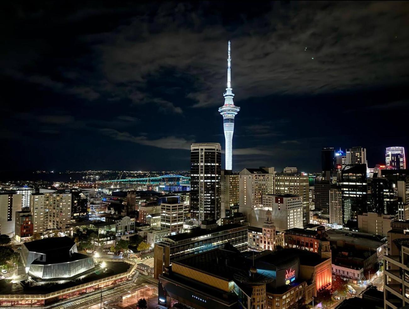 Amazing Skytower View 2 Bedroom 2 Bathroom Apartment