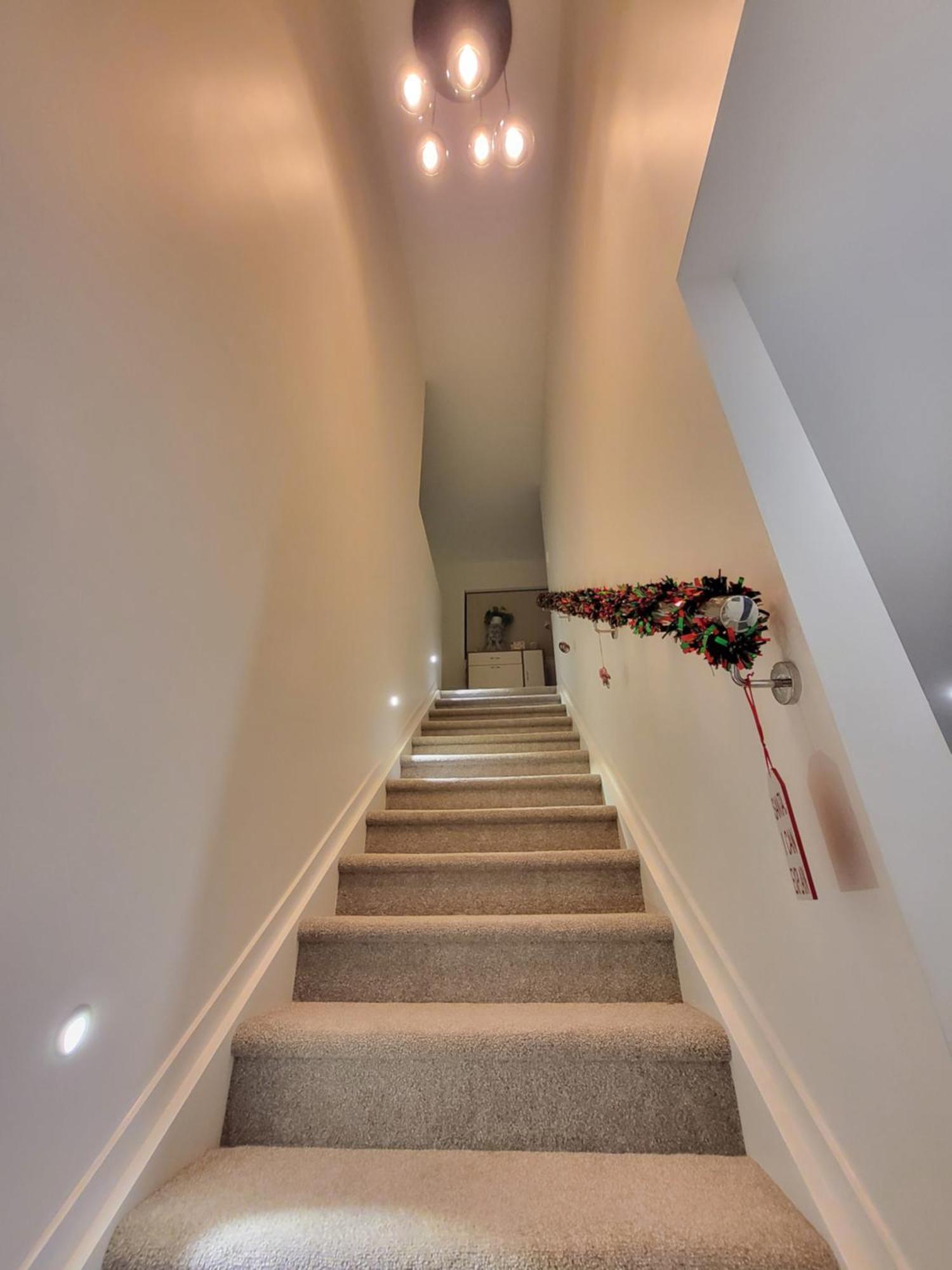 Bright & Spacious Budget Friendly In West Perfect For Solo Or Couple Travellers Homestay *