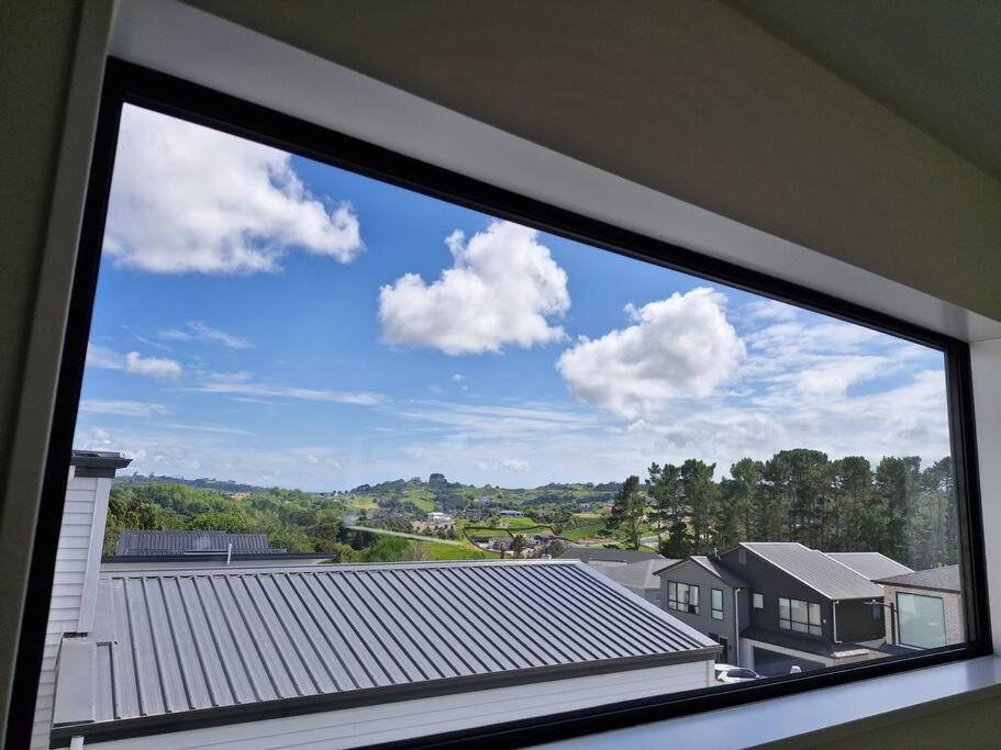 Greenstead Retreat 11 Beds, 8 Bedrooms, 5 Baths * Auckland