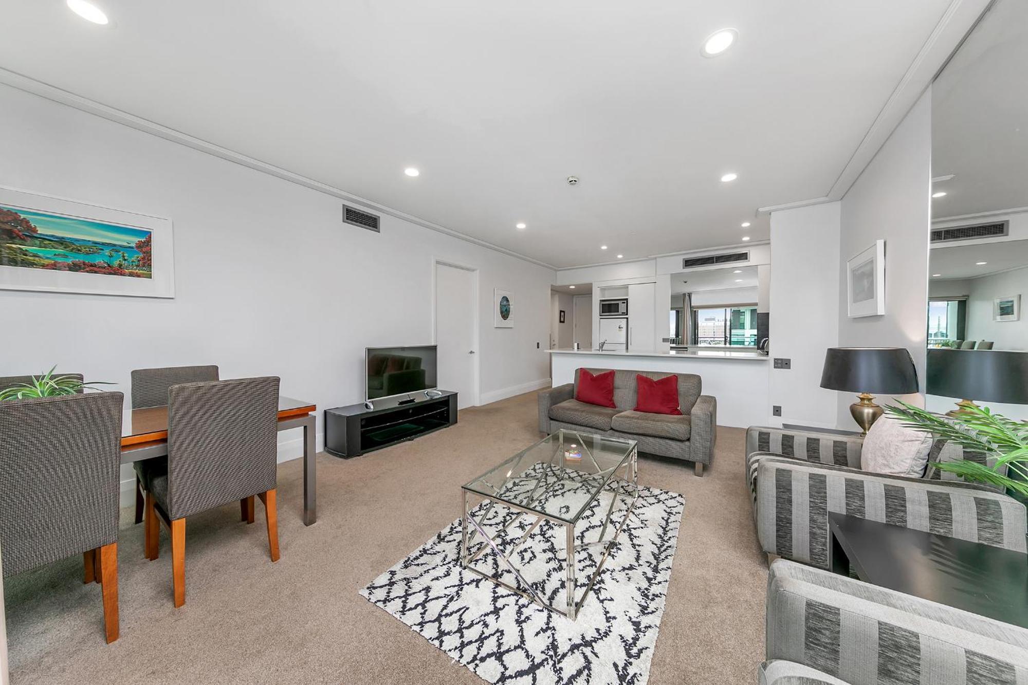 Luxurious & Spacious Living With Breathtaking Views Apartment *
