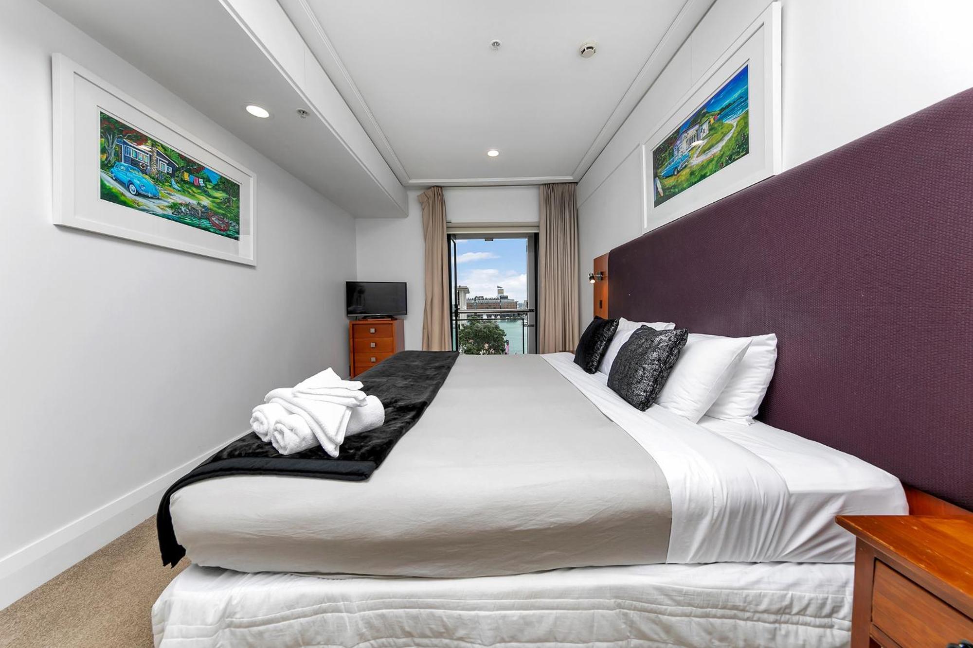 Luxurious & Spacious Living With Breathtaking Views *