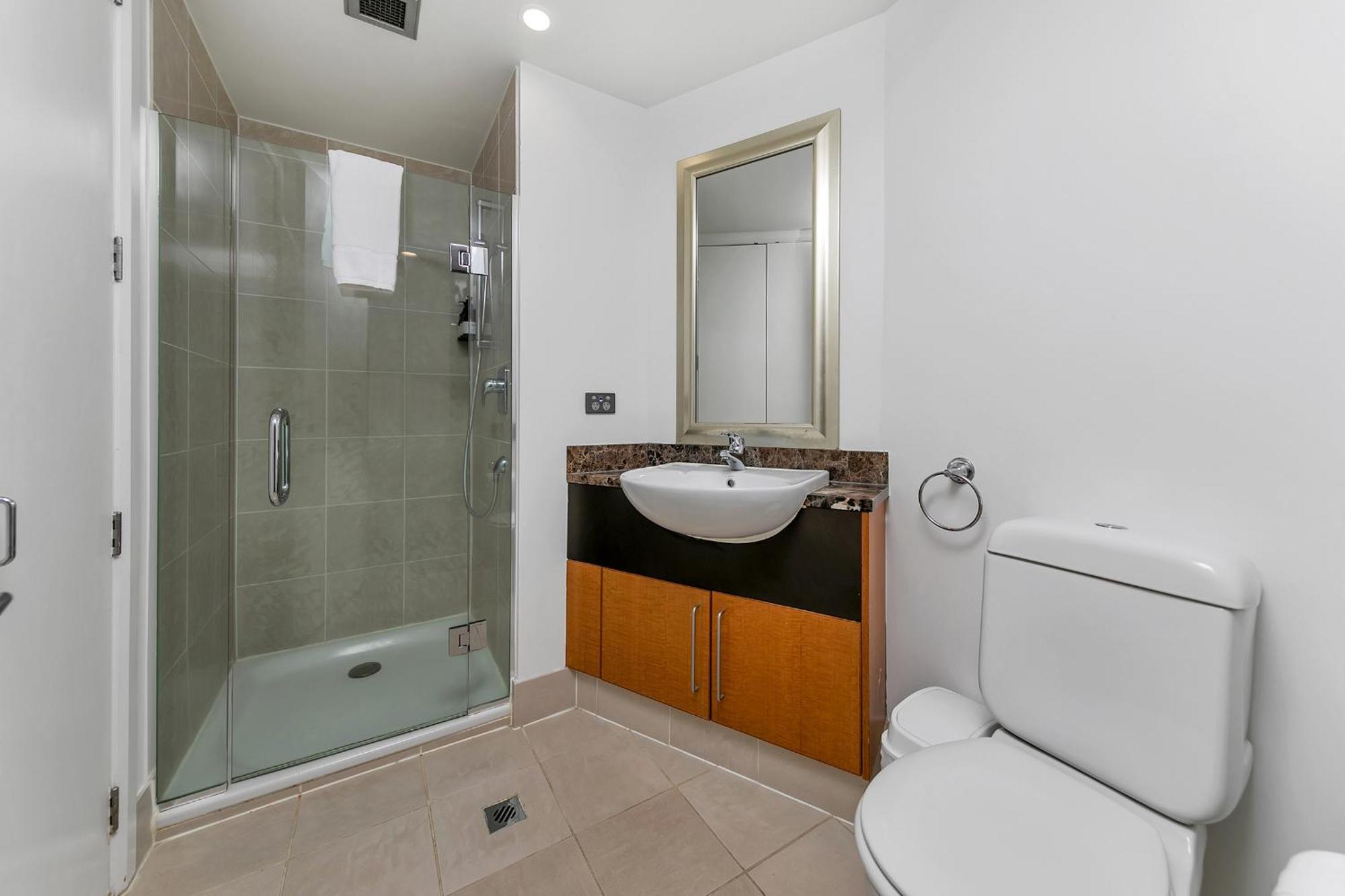 Luxurious & Spacious Living With Breathtaking Views * Auckland