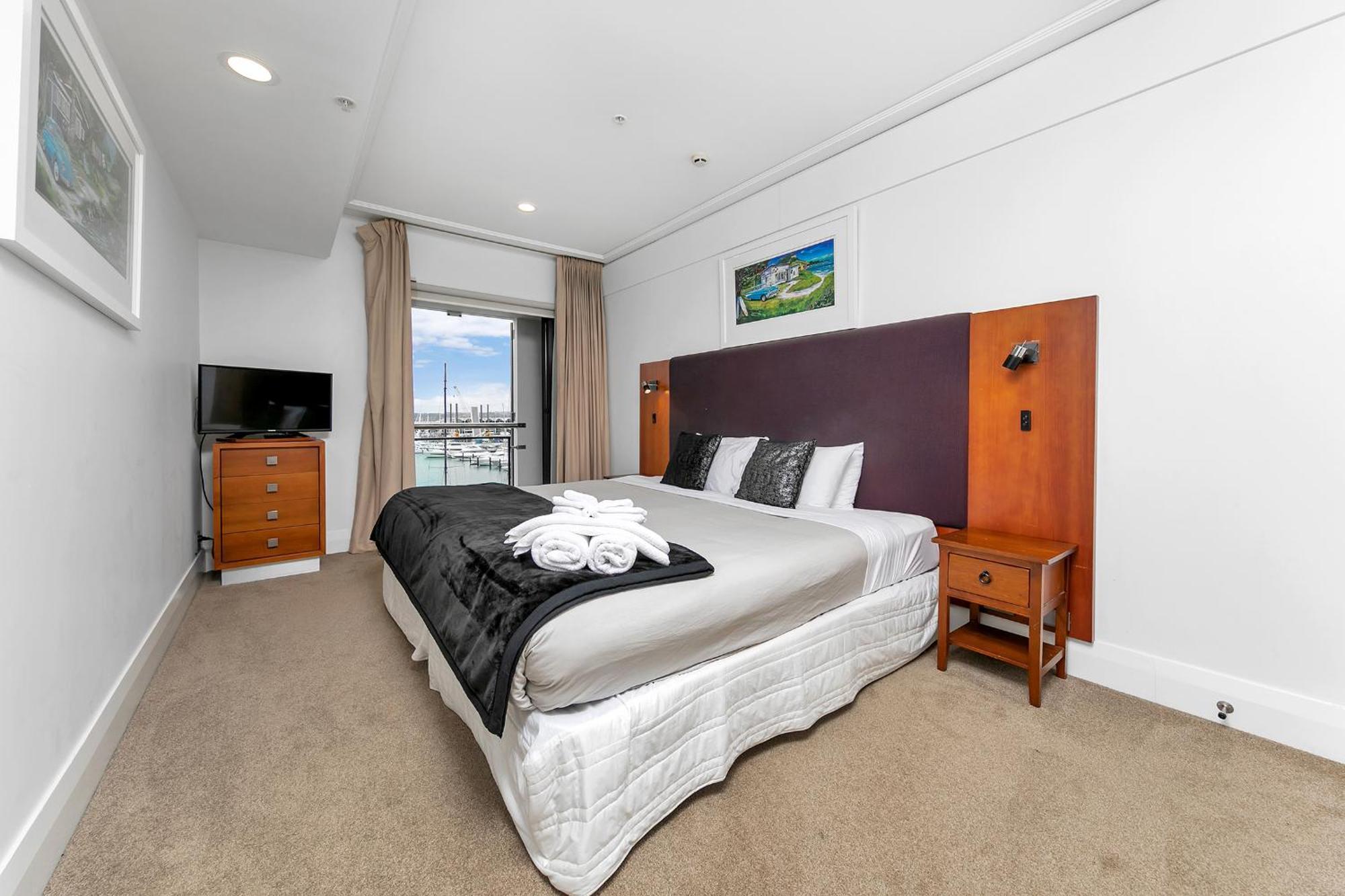 Luxurious & Spacious Living With Breathtaking Views *