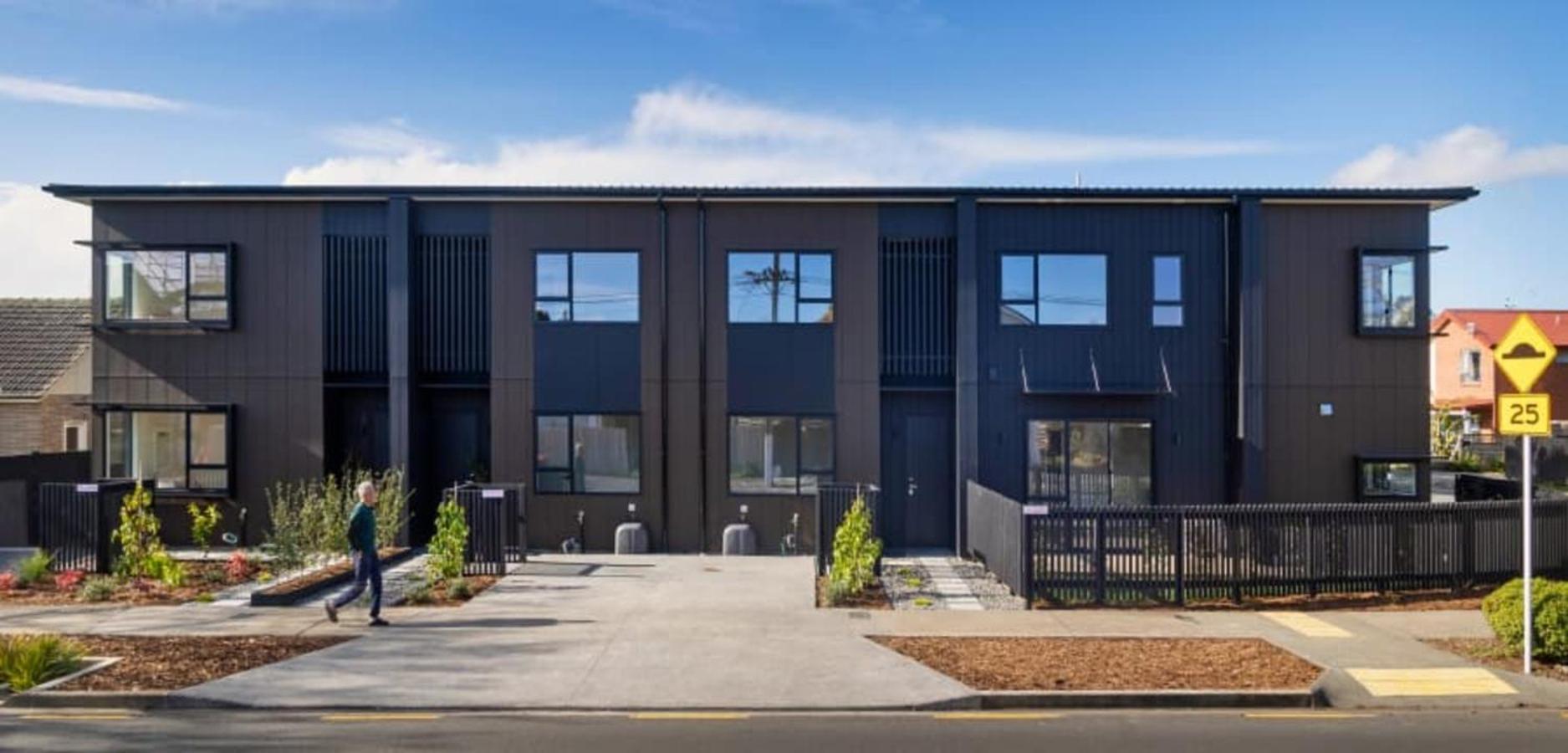 Large Bedroom With Private Bathroom Shared Kitchen And Amenities Homestay Auckland