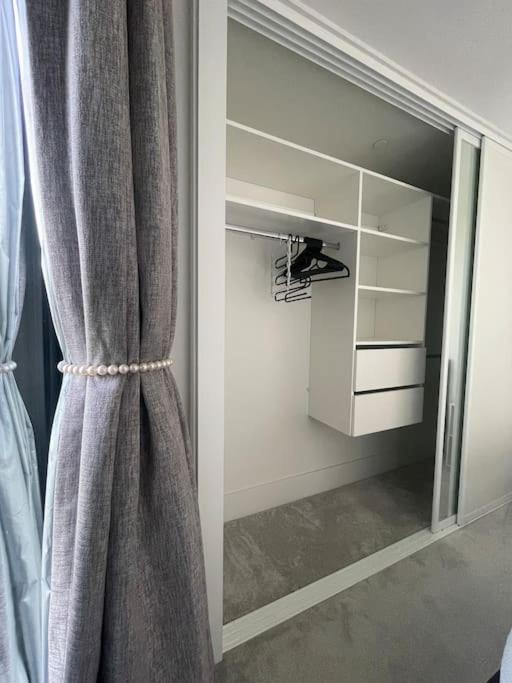 Apartment Stylish City Apt, Prime Location Auckland