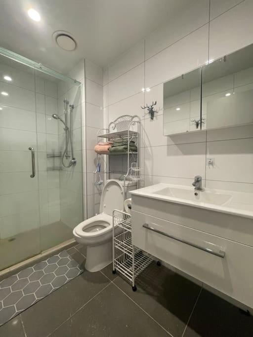 Stylish City Apt, Prime Location *