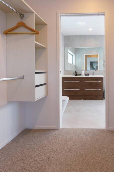 Welcome To Luxury Living In Cbd Near Mission Bay * Auckland