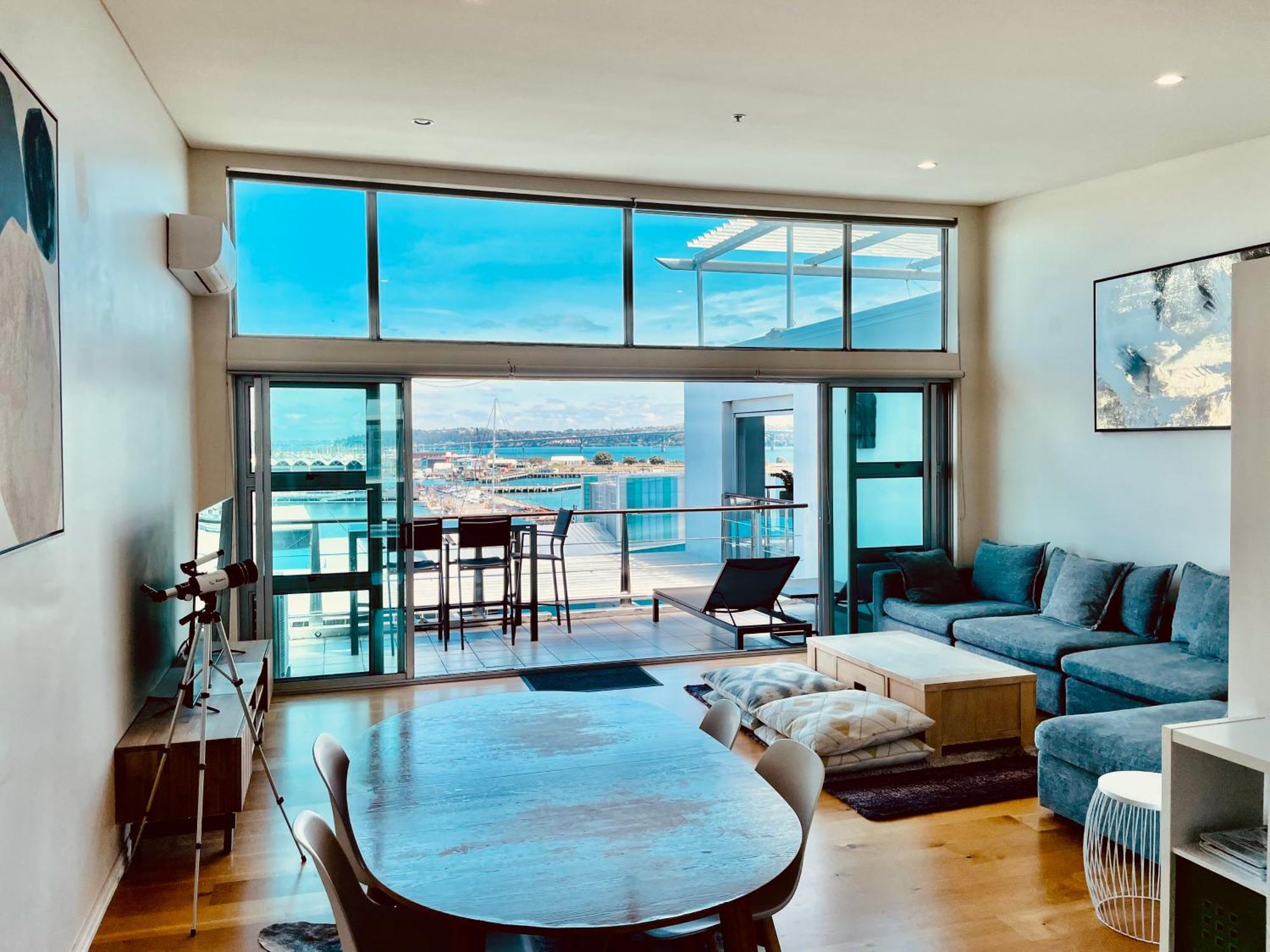 Apartment Waterfront Penthouse: Harbor View In Auckland's Heart