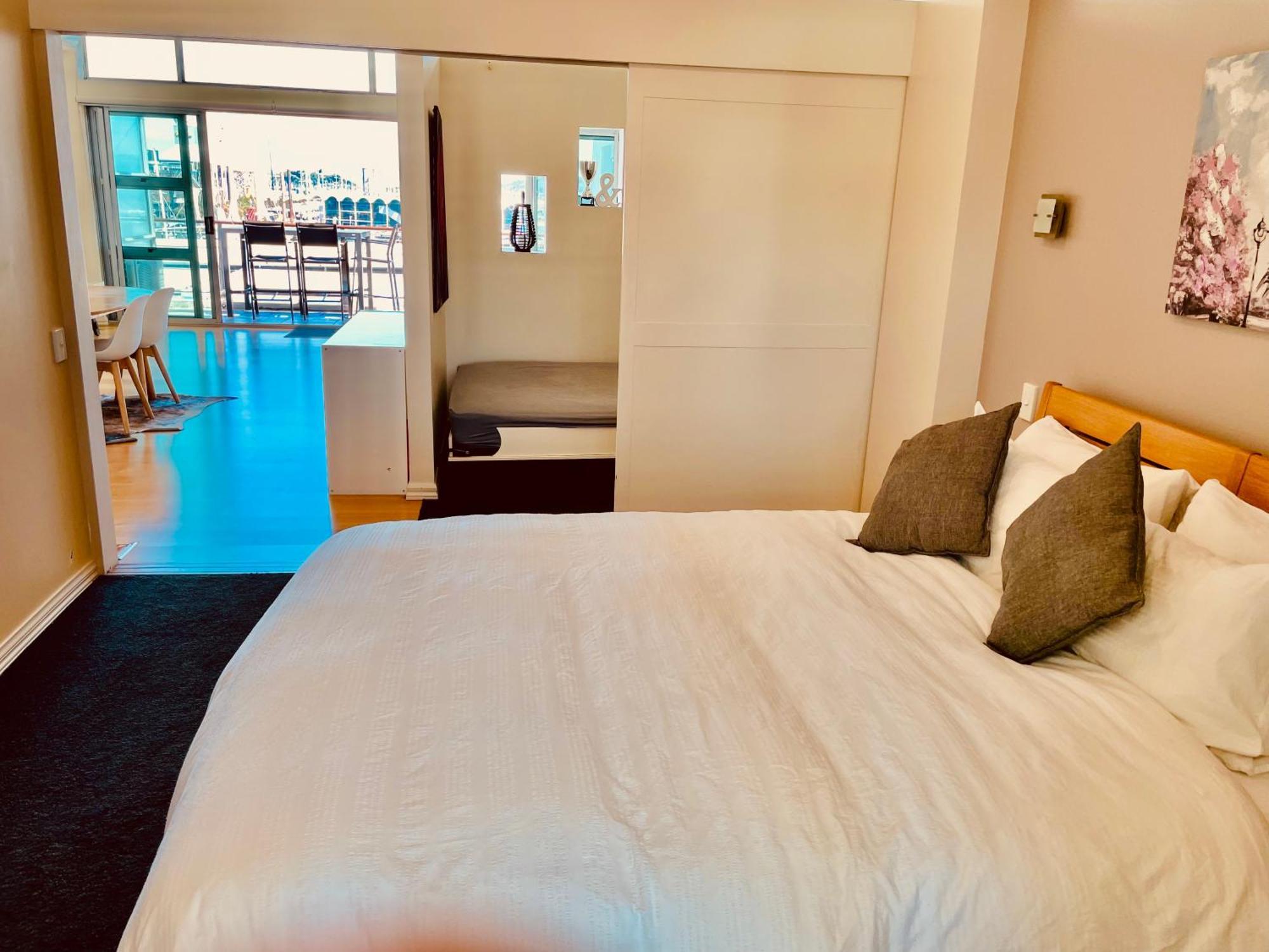 Waterfront Penthouse: Harbor View In Auckland's Heart * Auckland