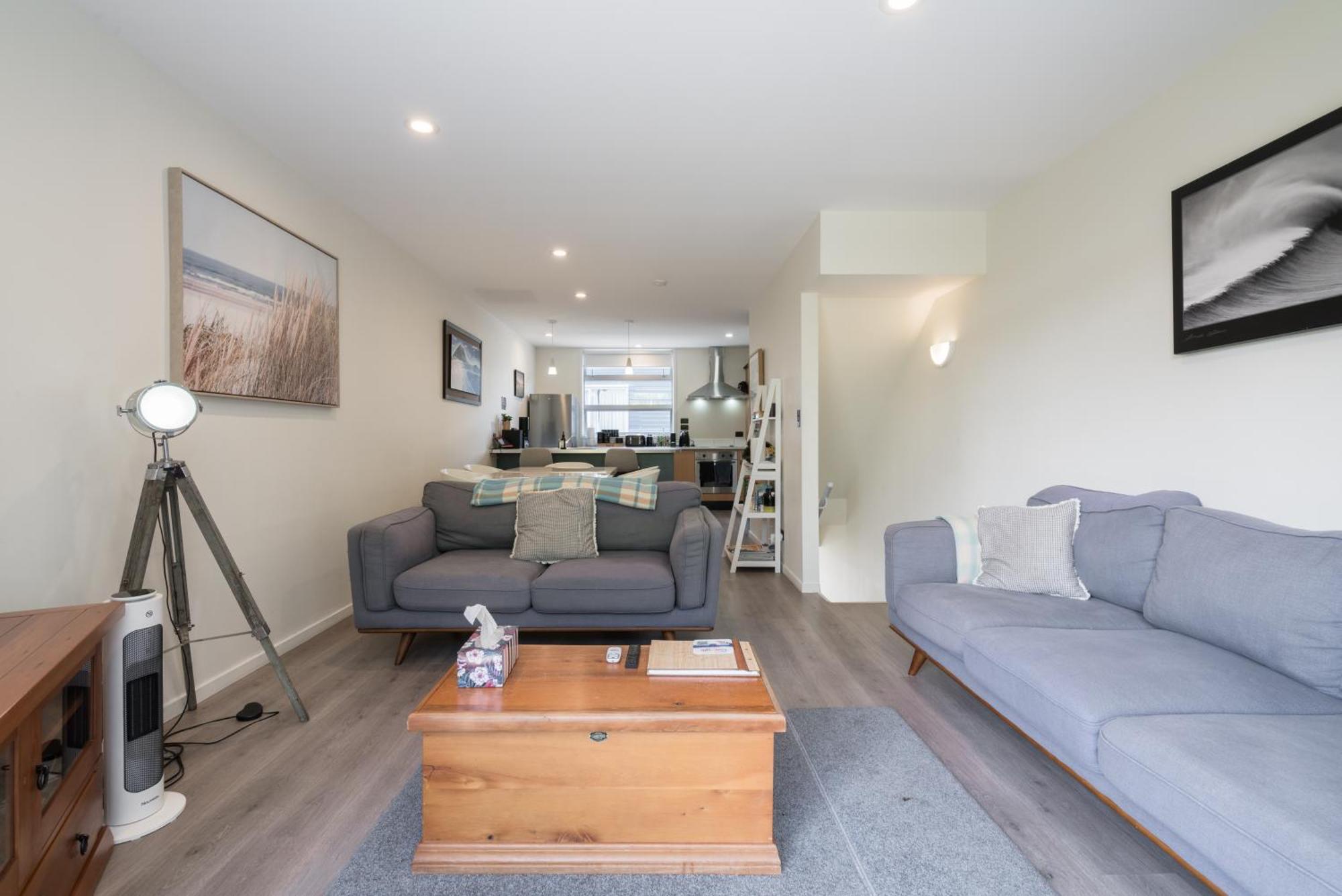 Spacious Near Cbd Pool Parking 3br Apartment *