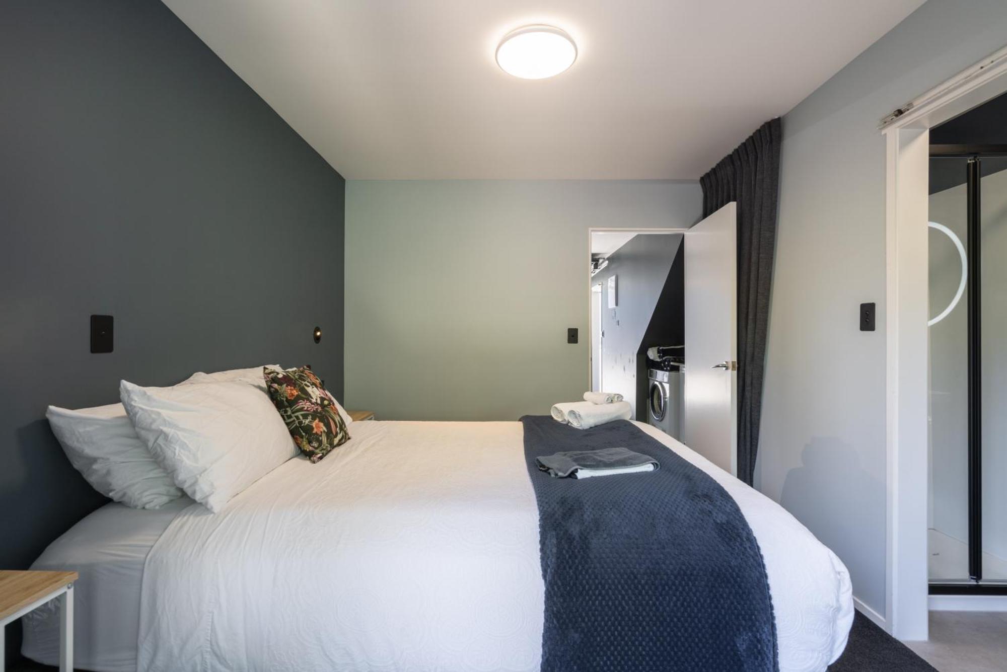 Spacious Near Cbd Pool Parking 3br