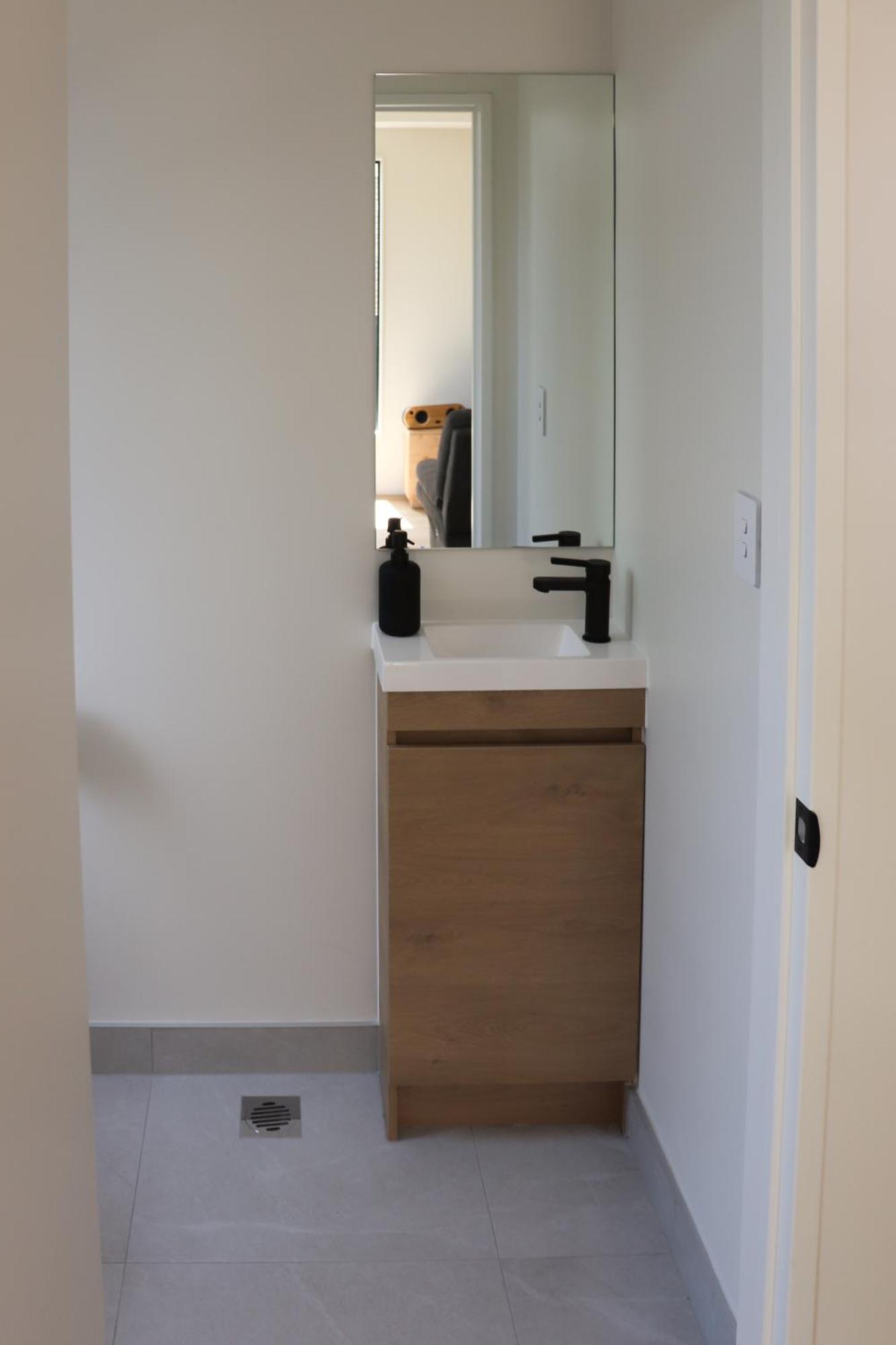 Homestay Large Bedroom With Private Bathroom Shared Kitchen And Amenities