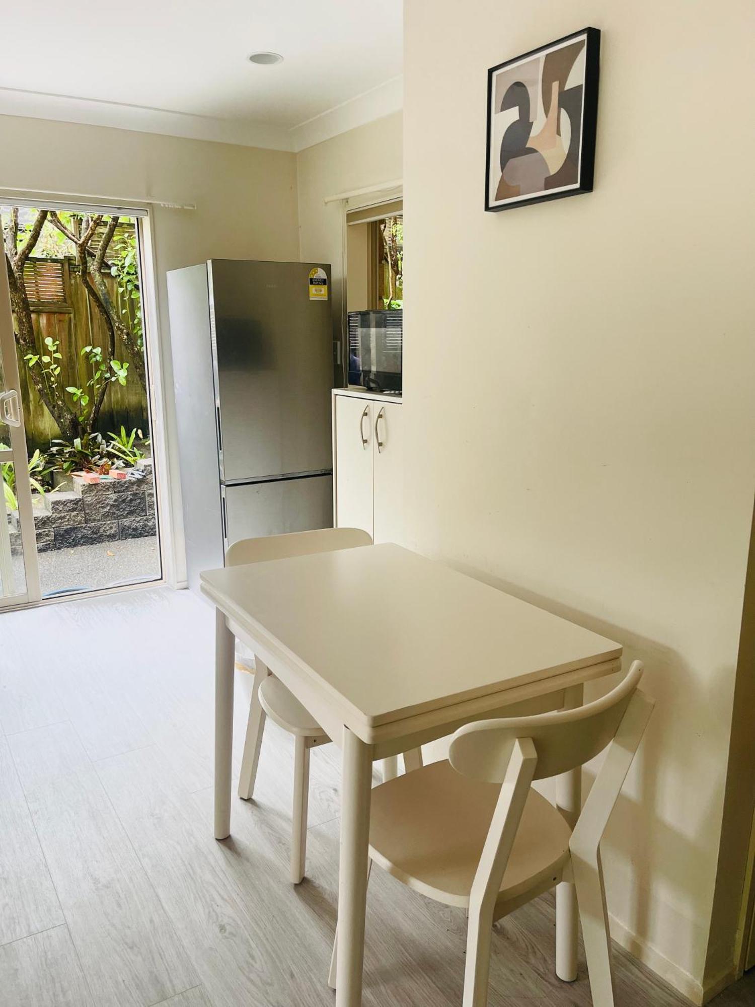 Parkside Pleasure With Bathroom& Dining