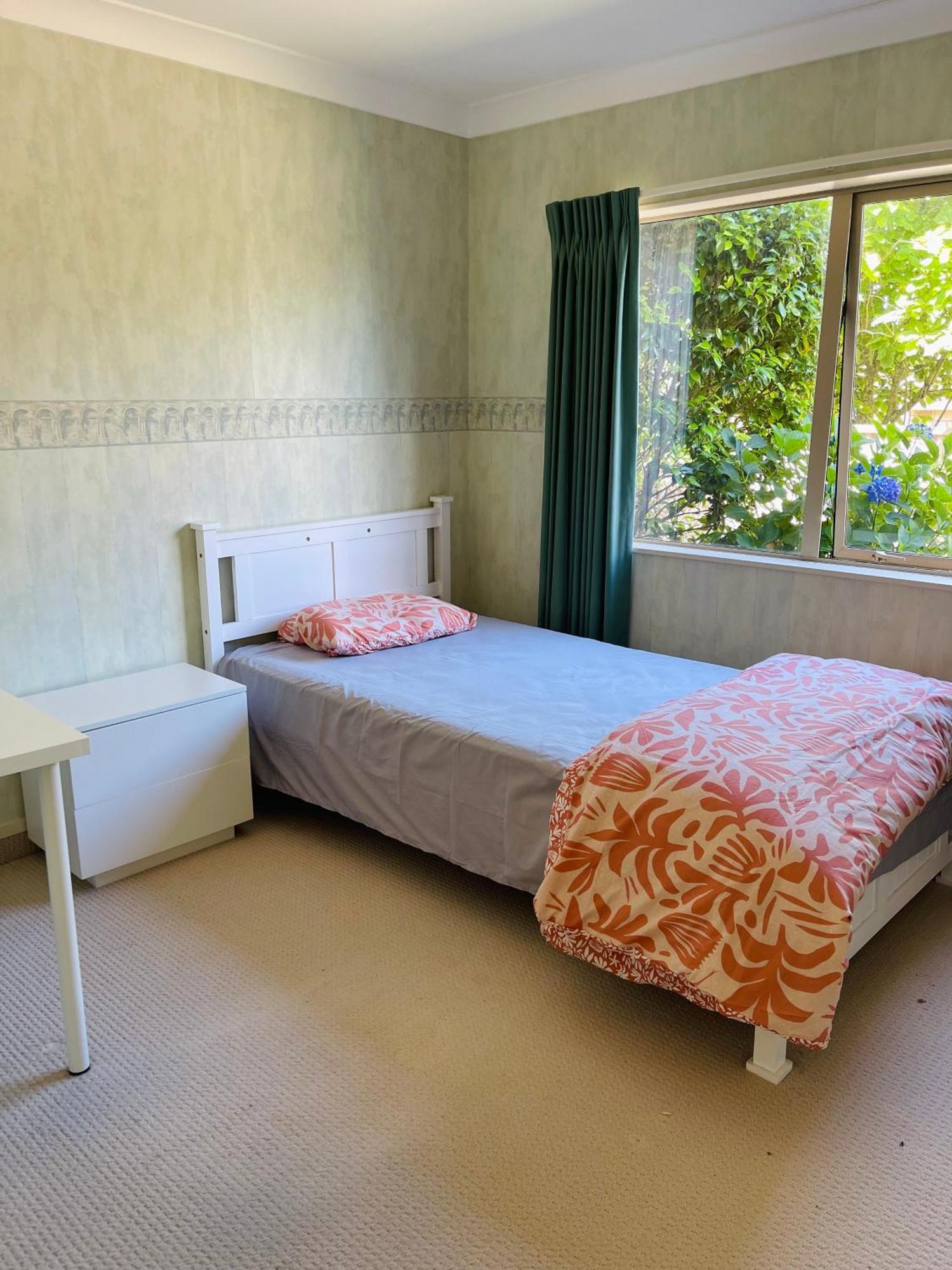 Parkside Pleasure With Bathroom& Dining Apartment