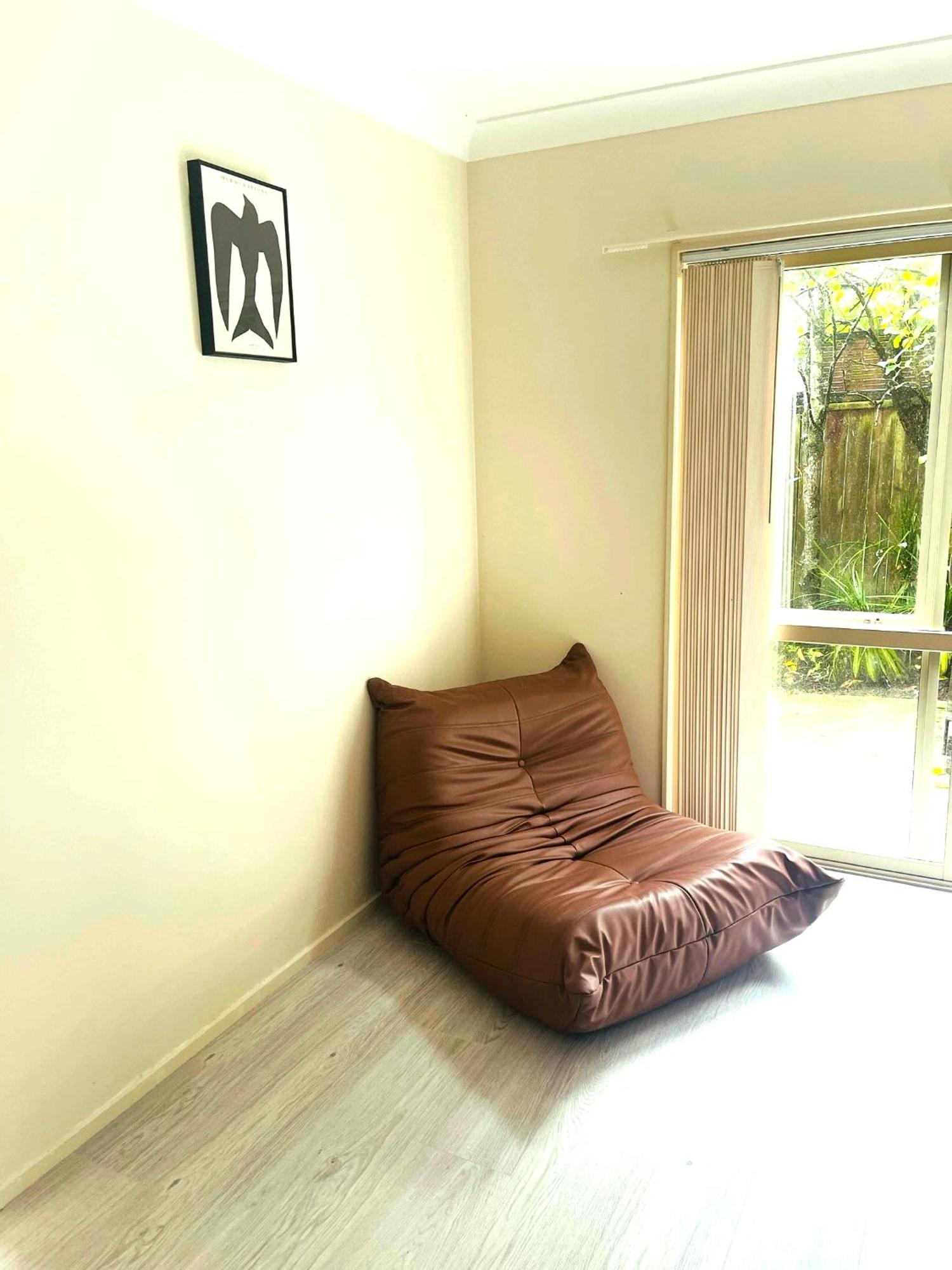 Apartment Parkside Pleasure With Bathroom& Dining Auckland