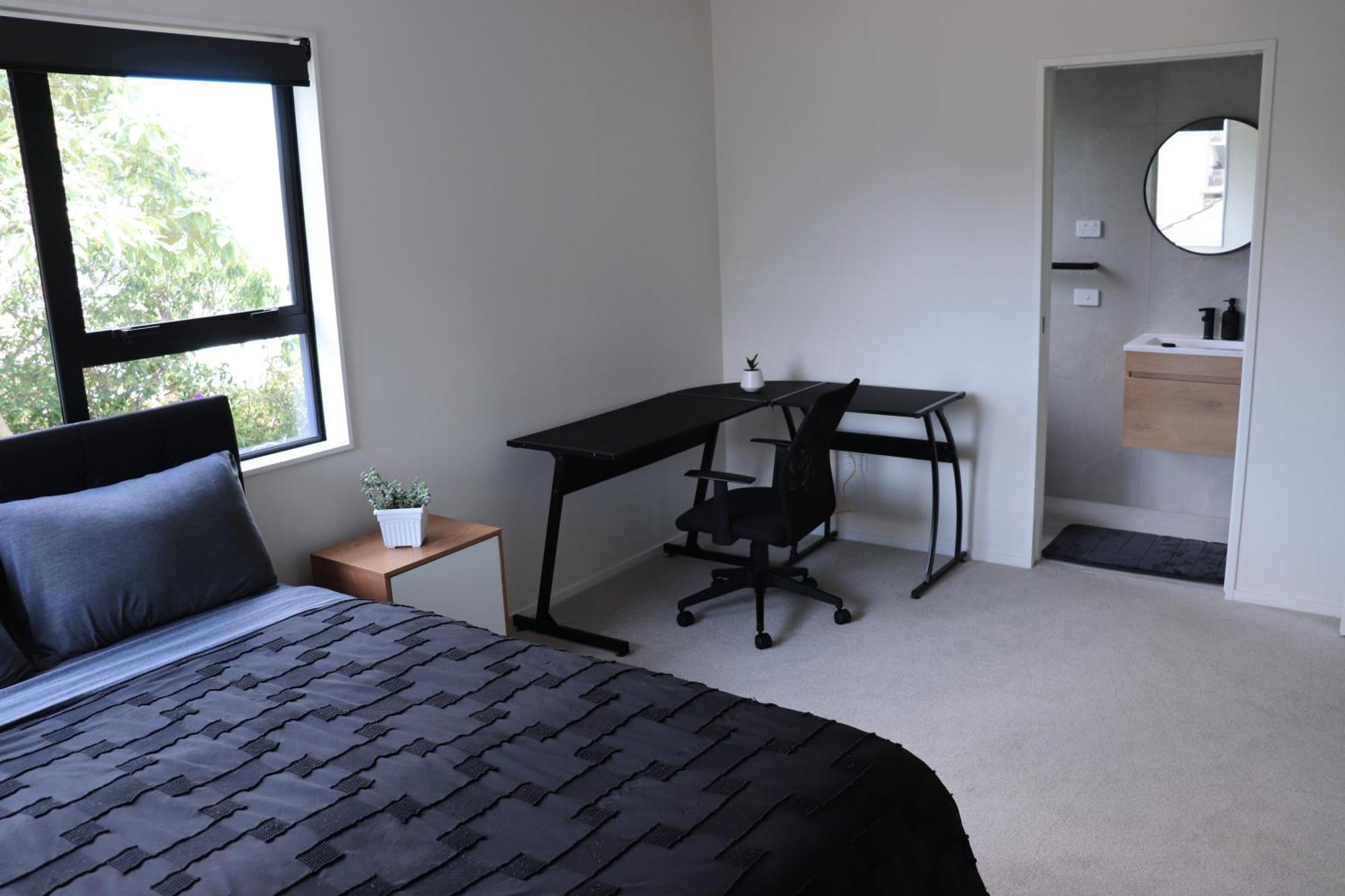 Large Bedroom With Private Bathroom Shared Kitchen And Amenities Homestay Auckland