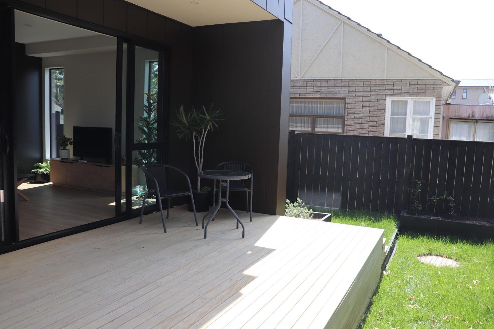 Large Bedroom With Private Bathroom Shared Kitchen And Amenities Auckland