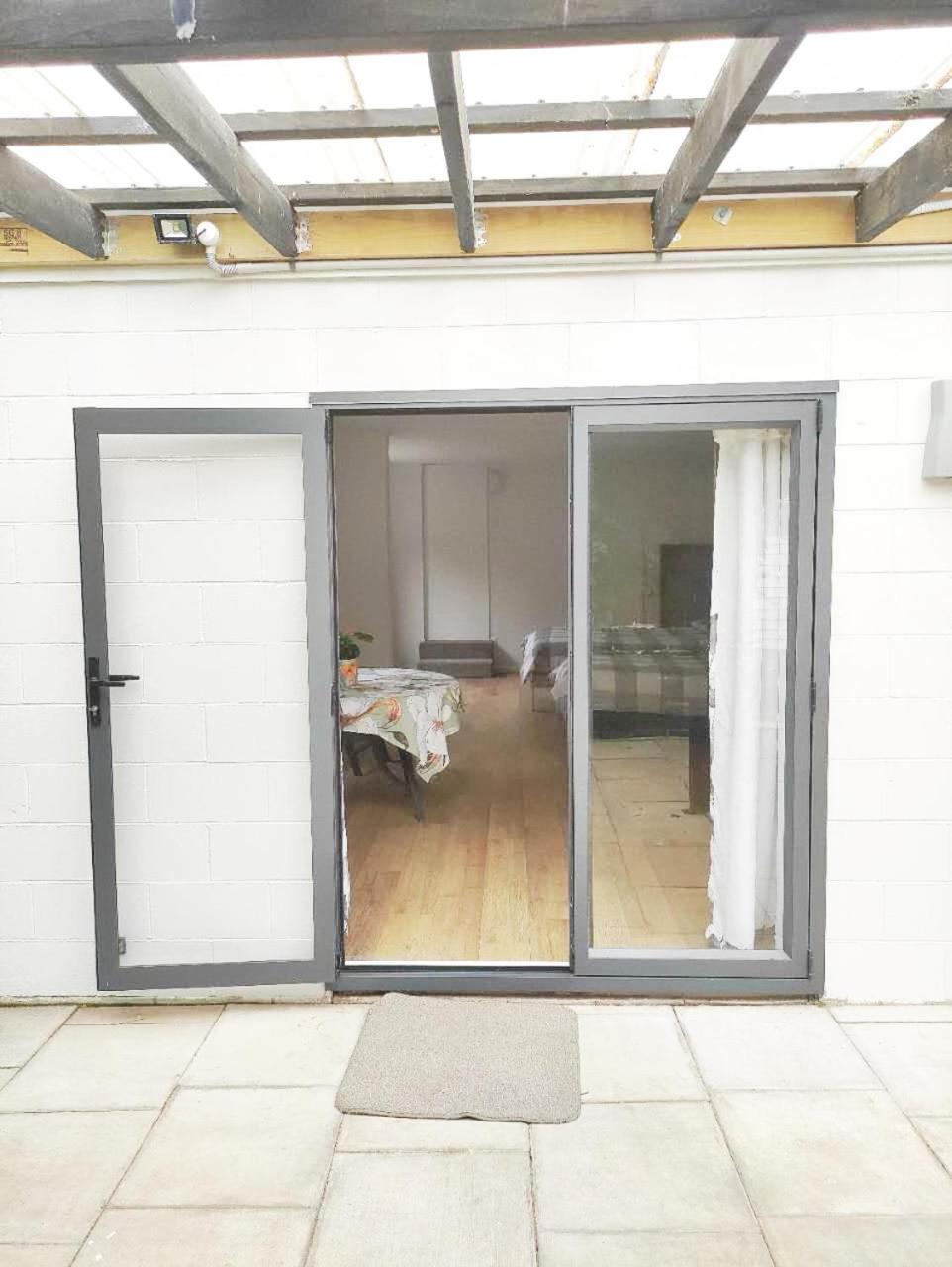 Spacious Escape In Fairview, Free Wifi, Coffee ,tea And Parking ,private Bathroom Near Albany Mall And Highway Holiday home *
