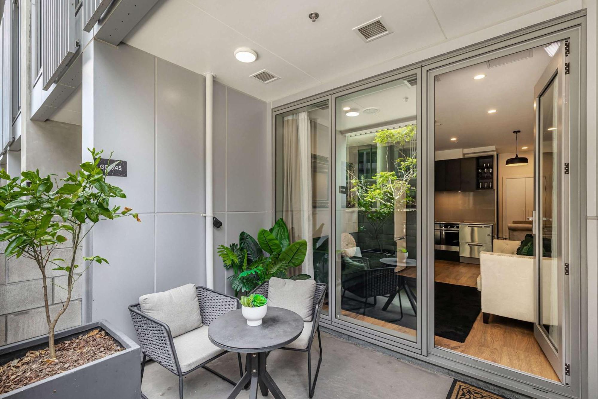 Stylish 1 Bedroom With Office Area Apartment