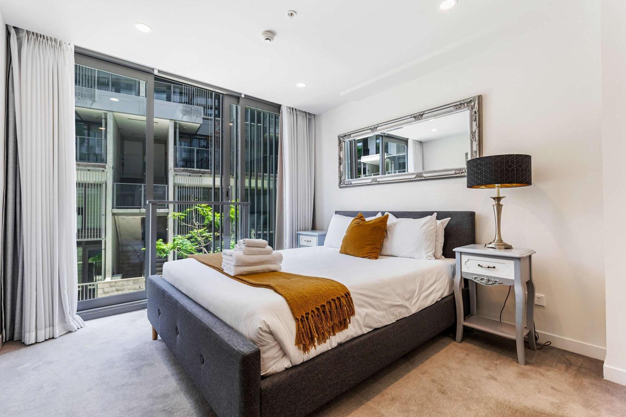 Stylish 1 Bedroom With Office Area Apartment Auckland