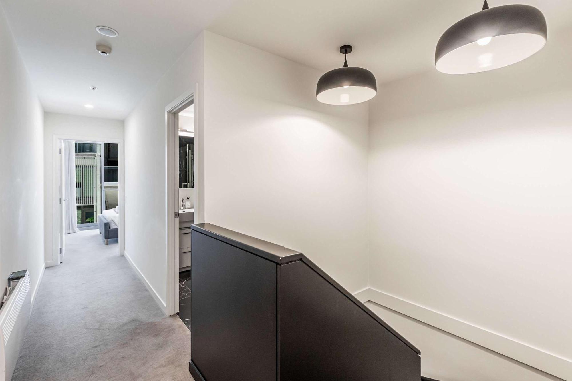Apartment Stylish 1 Bedroom With Office Area