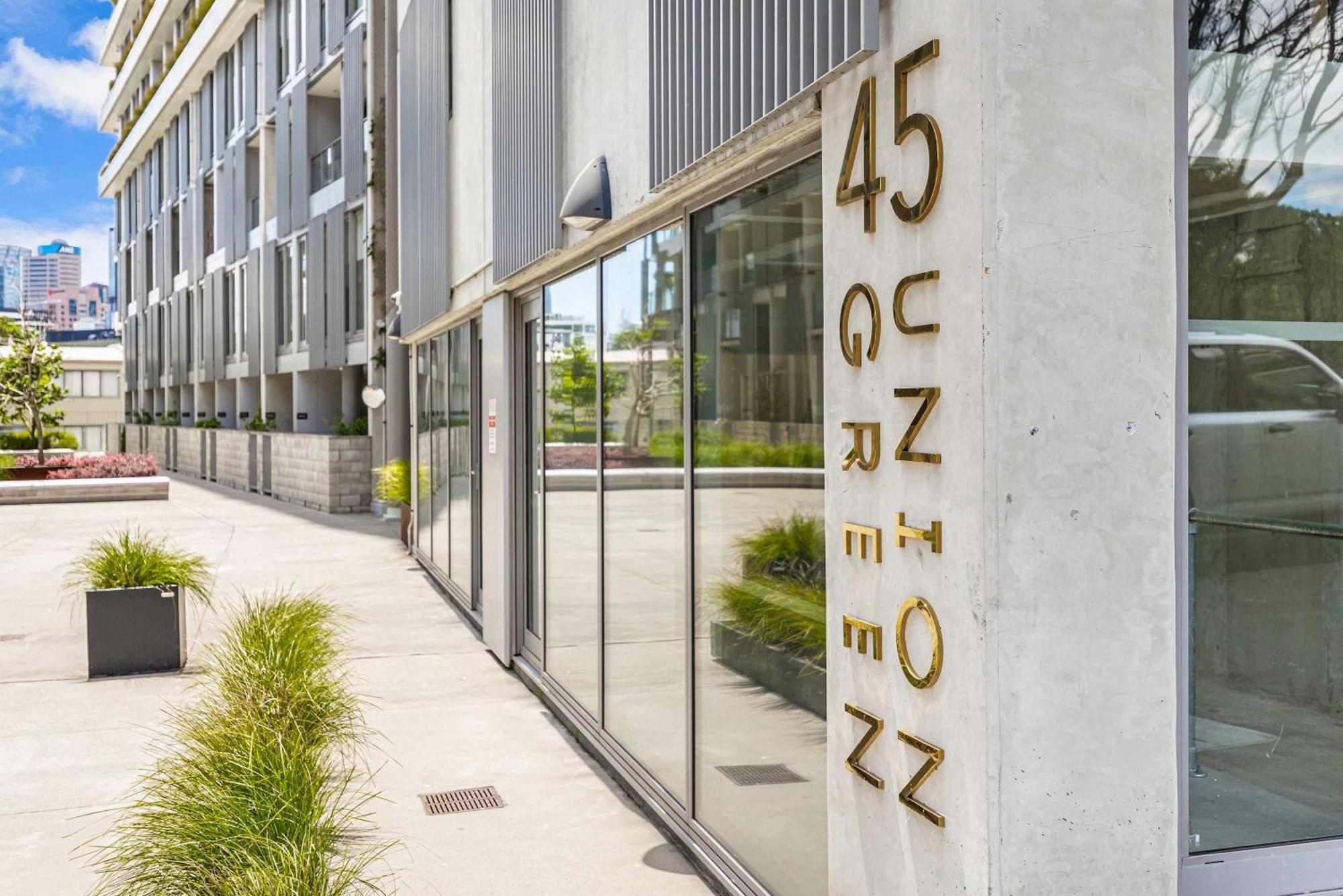 Stylish 1 Bedroom With Office Area