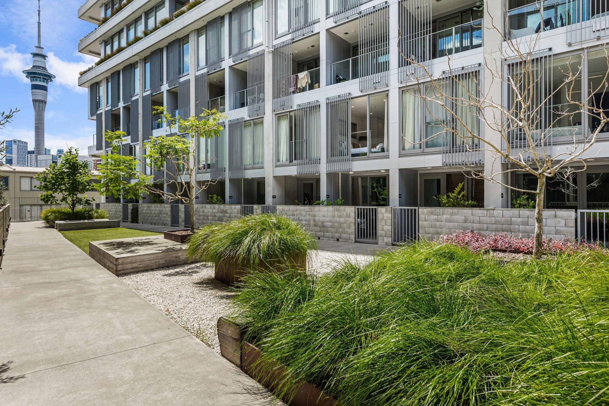 Stylish 1 Bedroom With Office Area Auckland