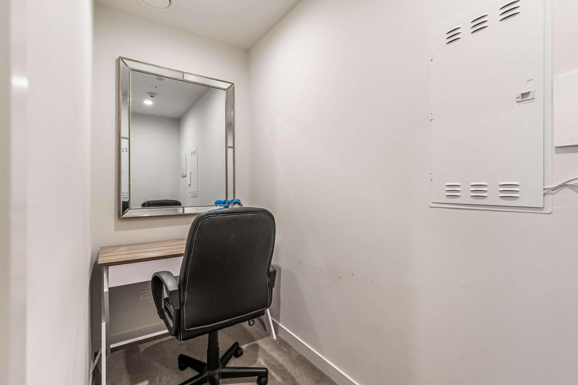Stylish 1 Bedroom With Office Area