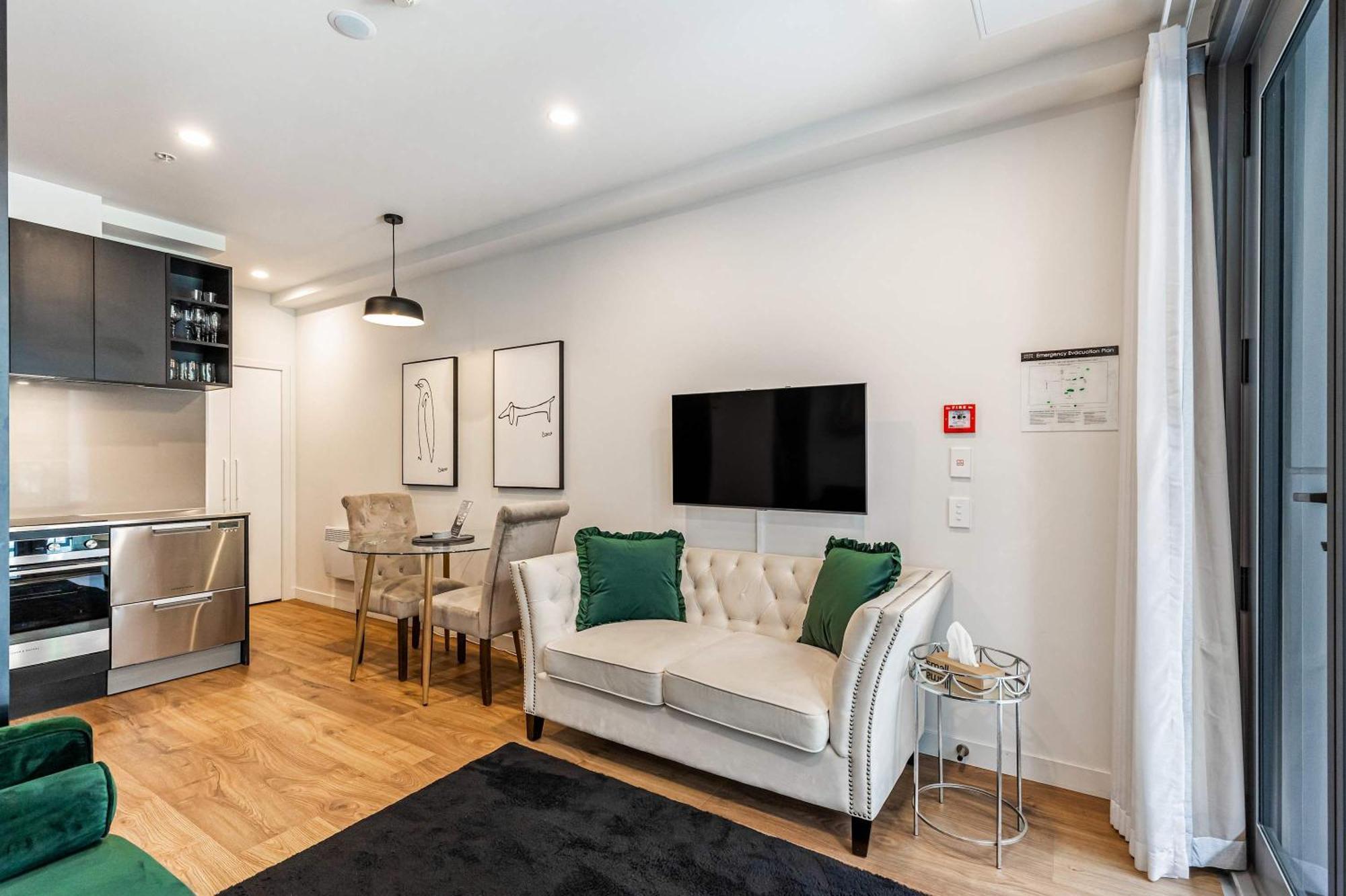 Apartment Stylish 1 Bedroom With Office Area *