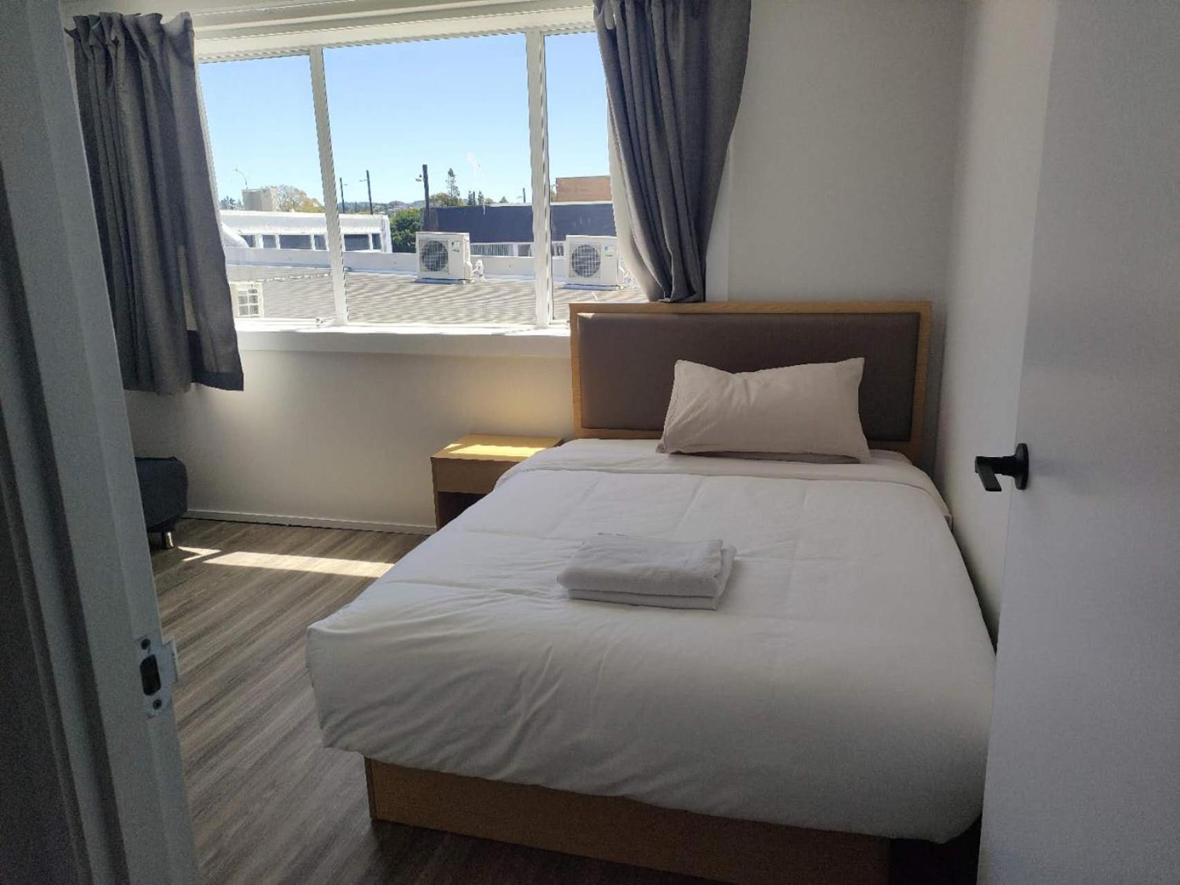 9 Beds Including 3 Double Beds, 4 Single Beds, 2 Sofa Bed, 1, 37 Totara Avenue, New Lynn *