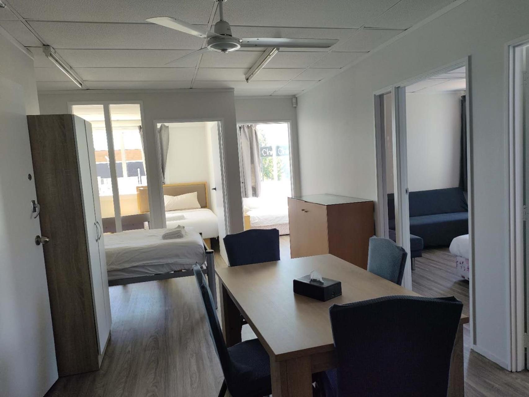 Apartment 9 Beds Including 3 Double Beds, 4 Single Beds, 2 Sofa Bed, 1, 37 Totara Avenue, New Lynn