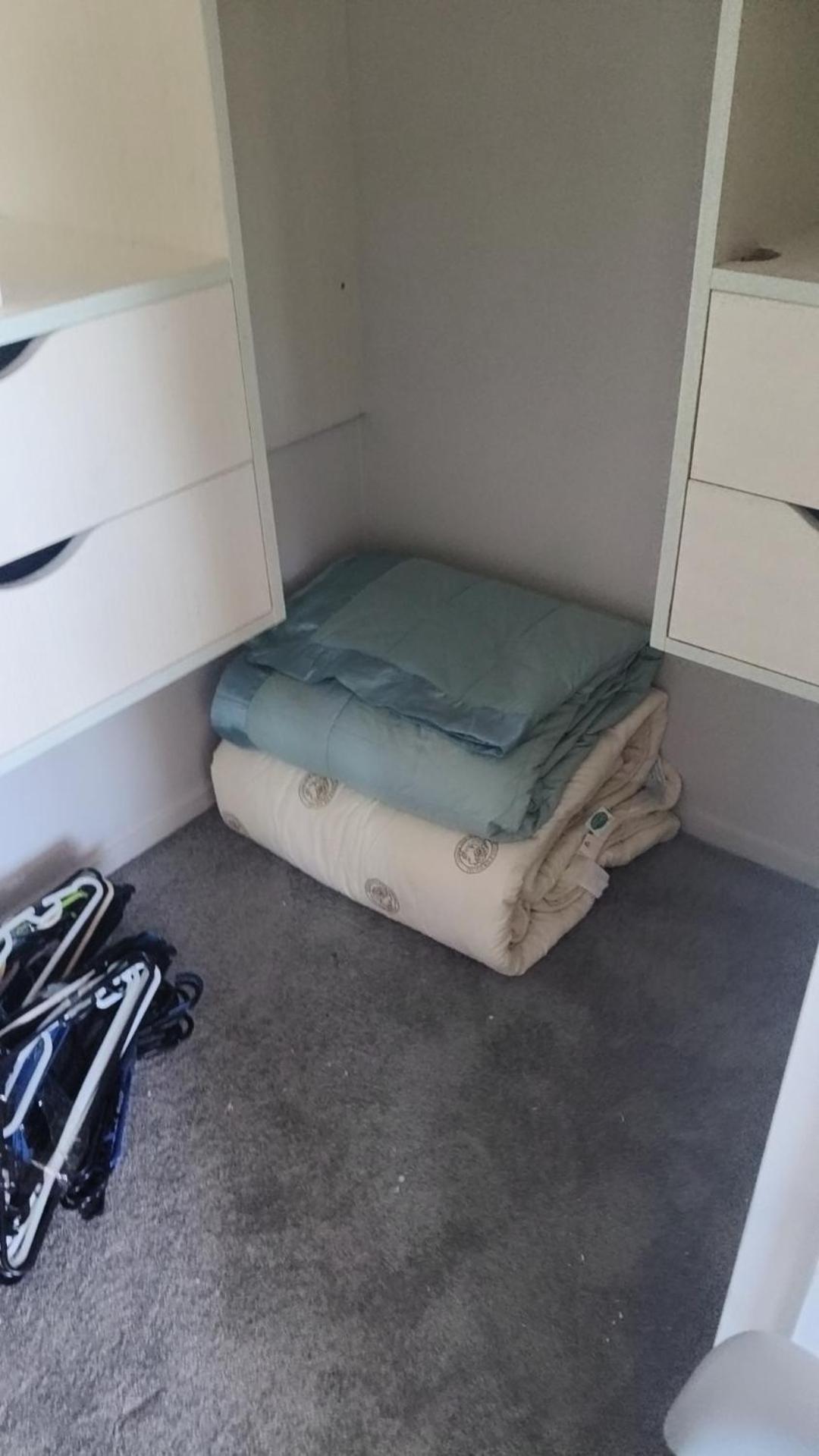 Apartment 5 Beds Including 1 Double Bed, 2 Single Beds, 2 Double Sofa Beds, 4, 37 Totara Avenue, New Lynn *