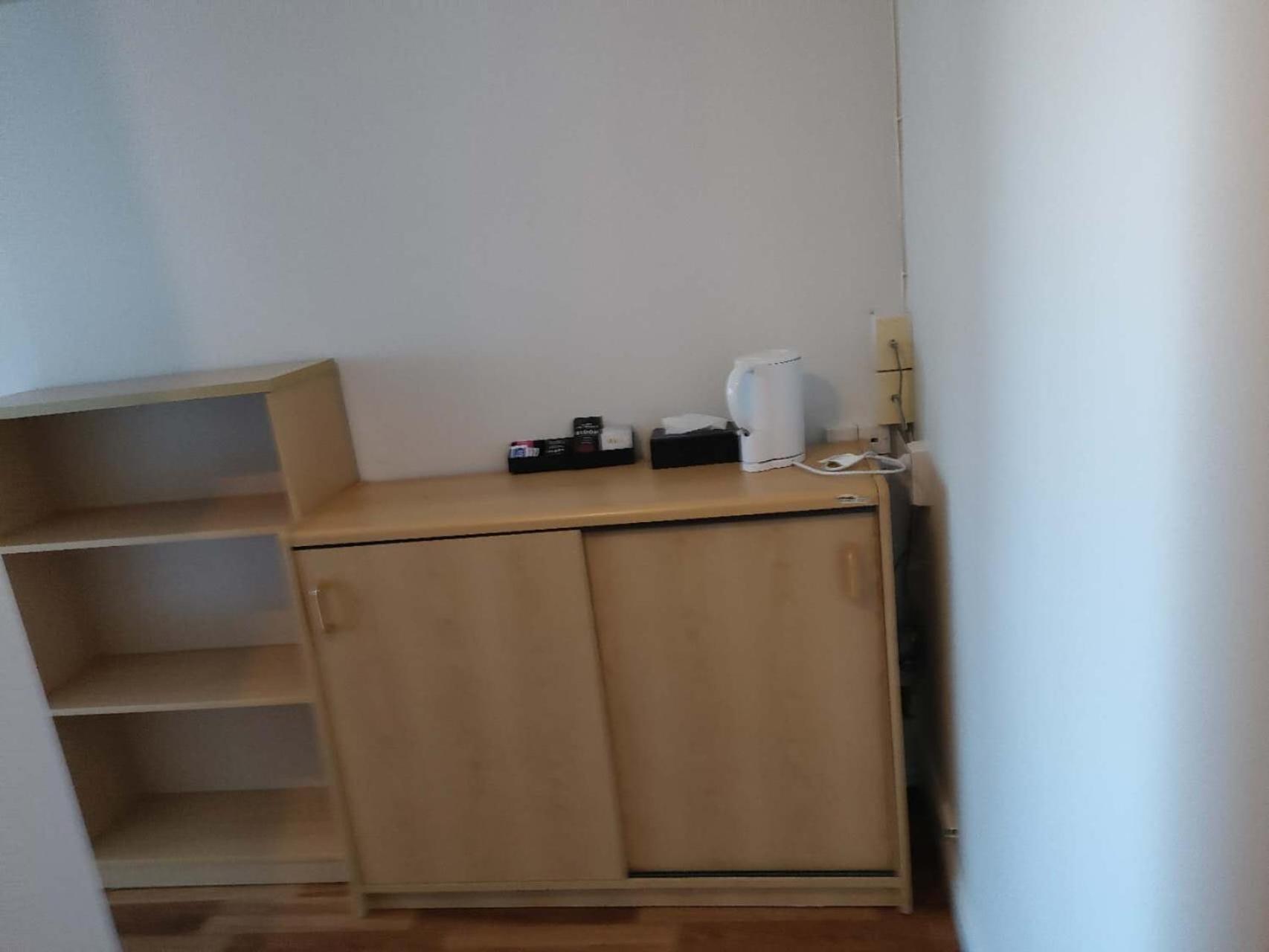 5 Beds Including 1 Double Bed, 2 Single Beds, 2 Double Sofa Beds, 4, 37 Totara Avenue, New Lynn Apartment Auckland