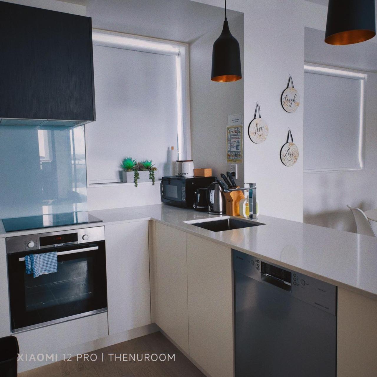 Birkenhead Apartment *