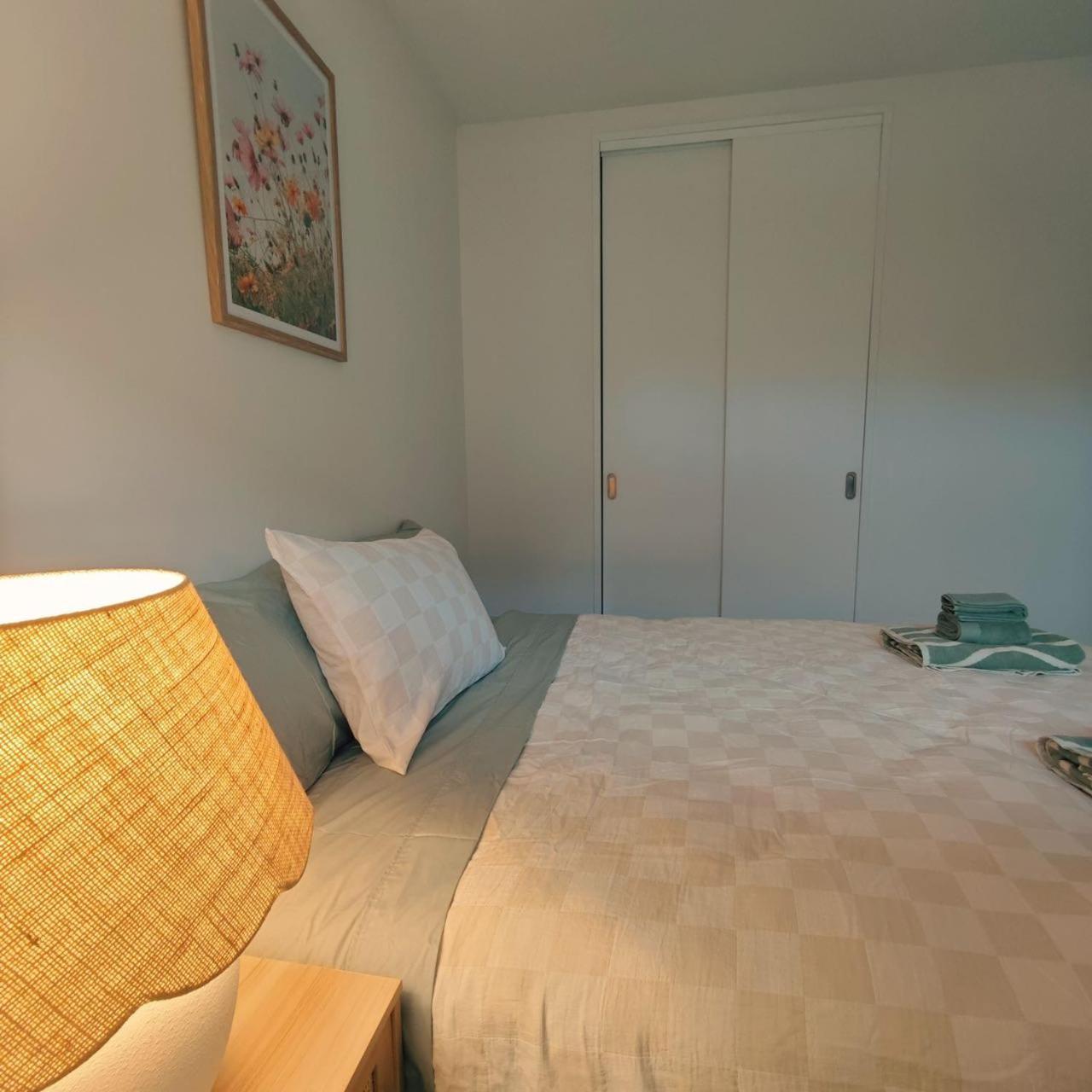 Birkenhead Apartment *