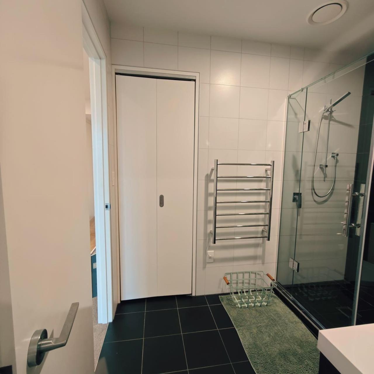 Birkenhead Apartment