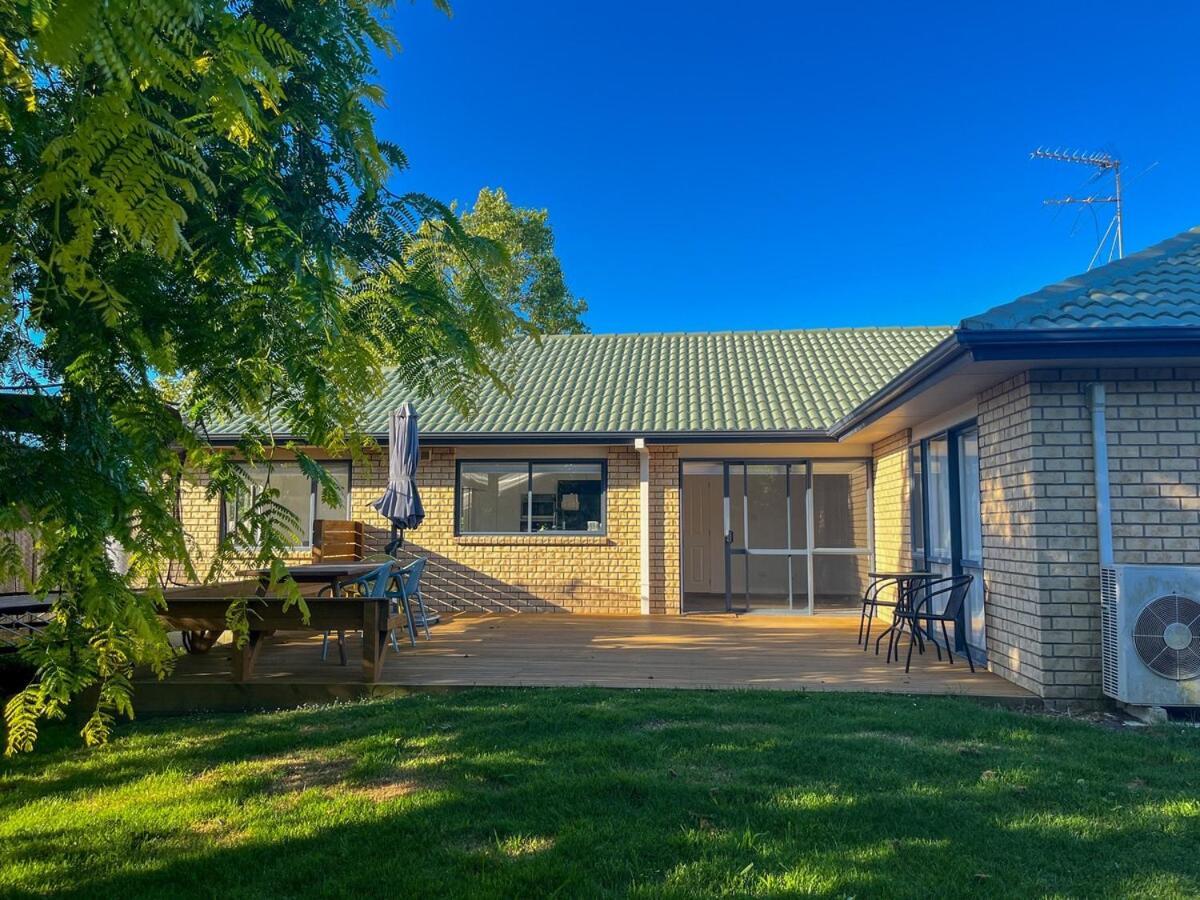 Family Retreat With Playground Views In East Tamaki