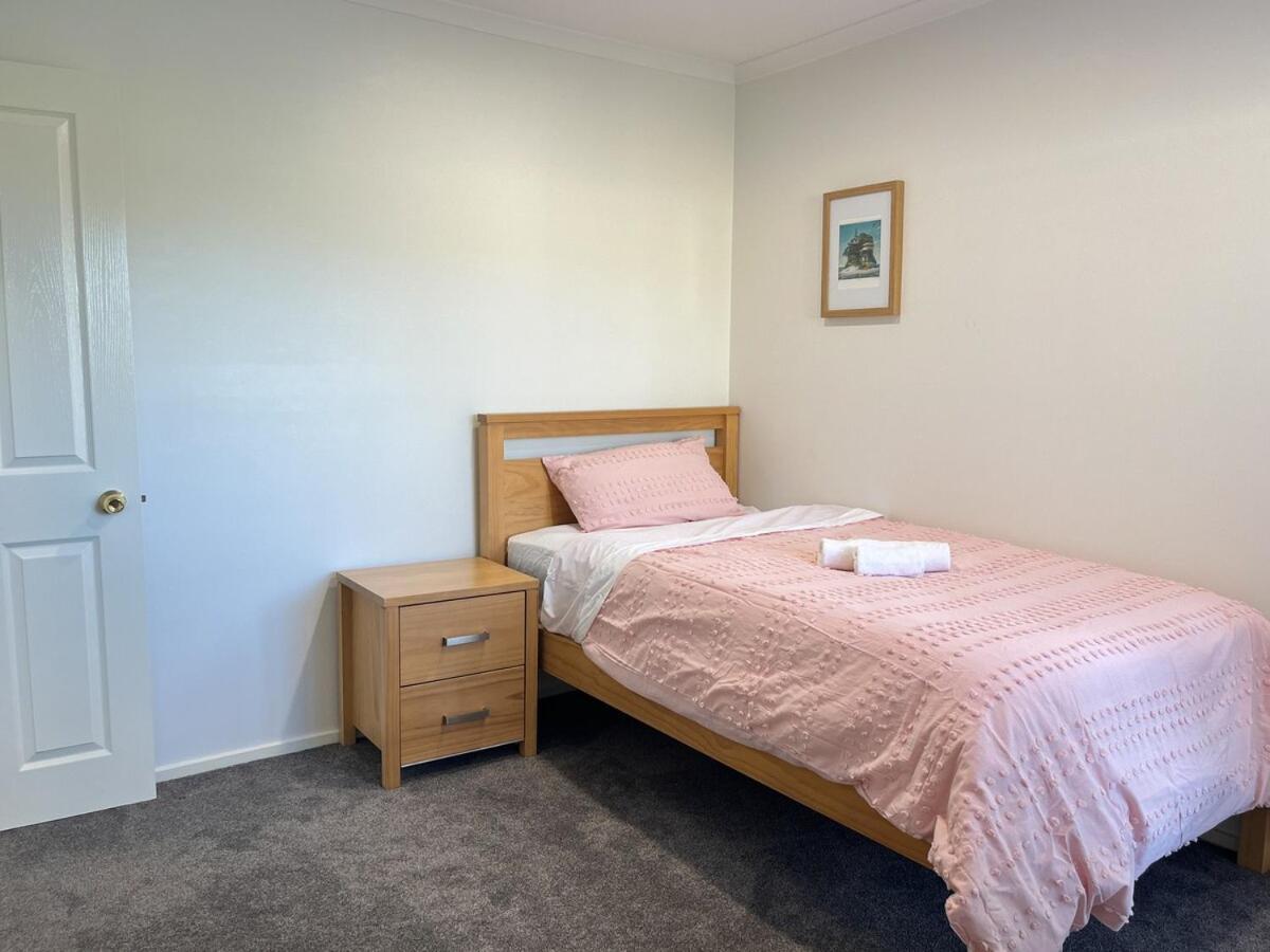 Family Retreat With Playground Views In East Tamaki * Auckland