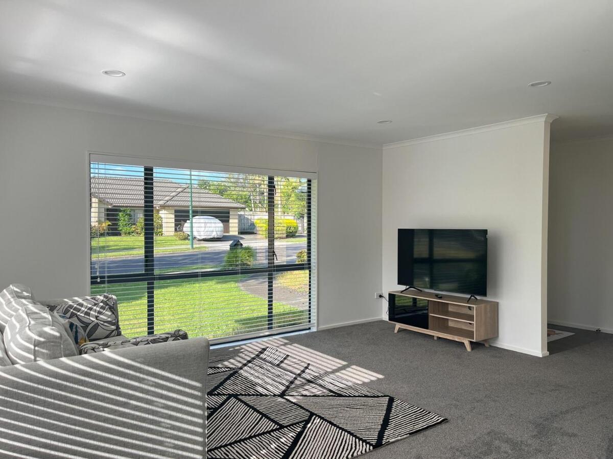Family Retreat With Playground Views In East Tamaki * Auckland