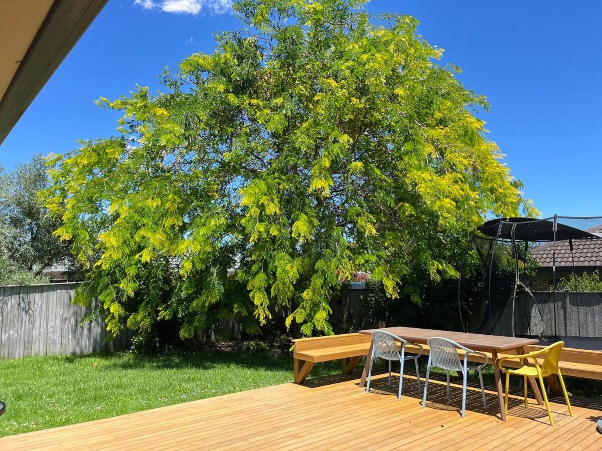 Family Retreat With Playground Views In East Tamaki Holiday home