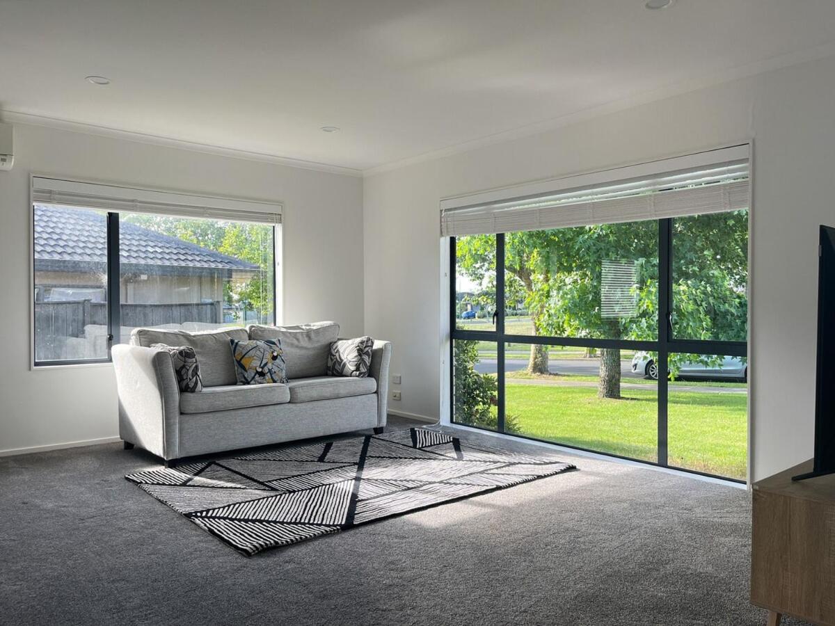 Family Retreat With Playground Views In East Tamaki Holiday home Auckland