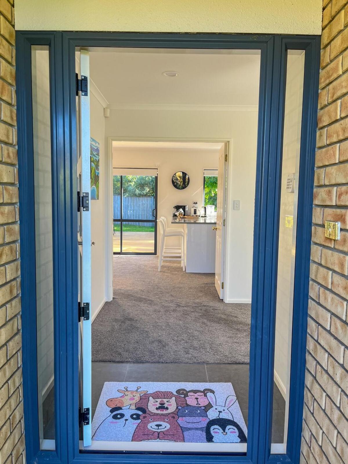 Family Retreat With Playground Views In East Tamaki *
