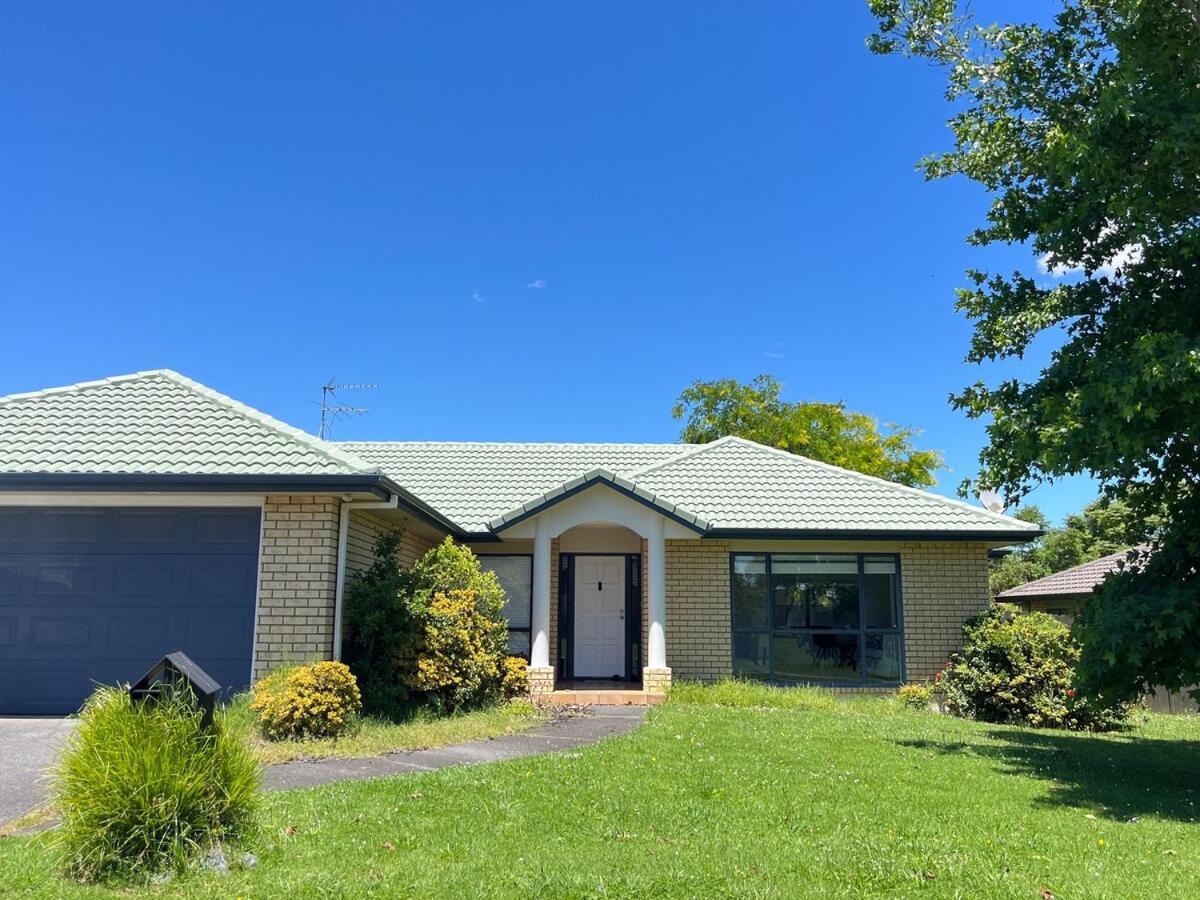 Family Retreat With Playground Views In East Tamaki *