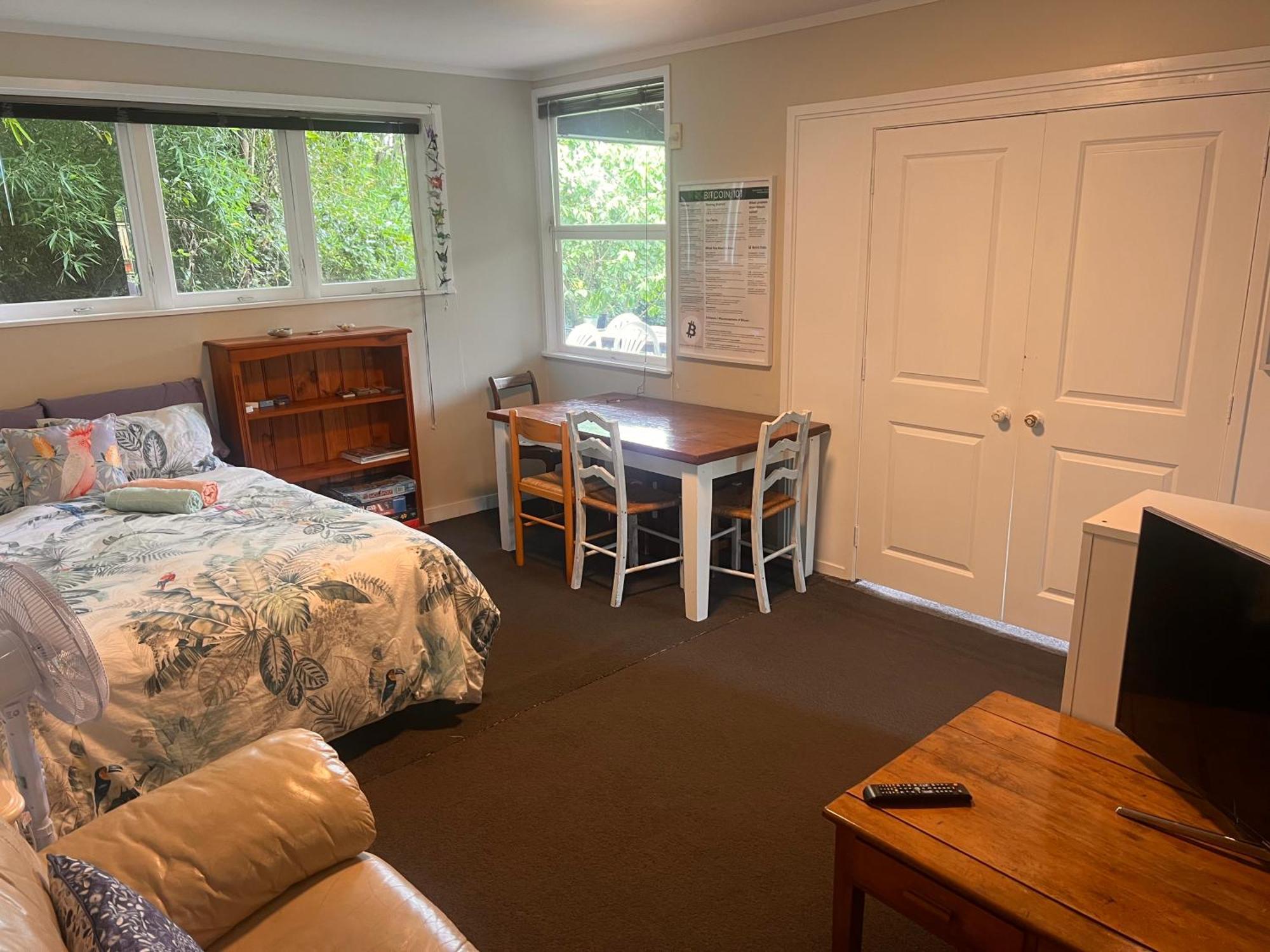 Holiday home Lower Level Unit In The Backyard, Past The Gate On The Right Of House Auckland